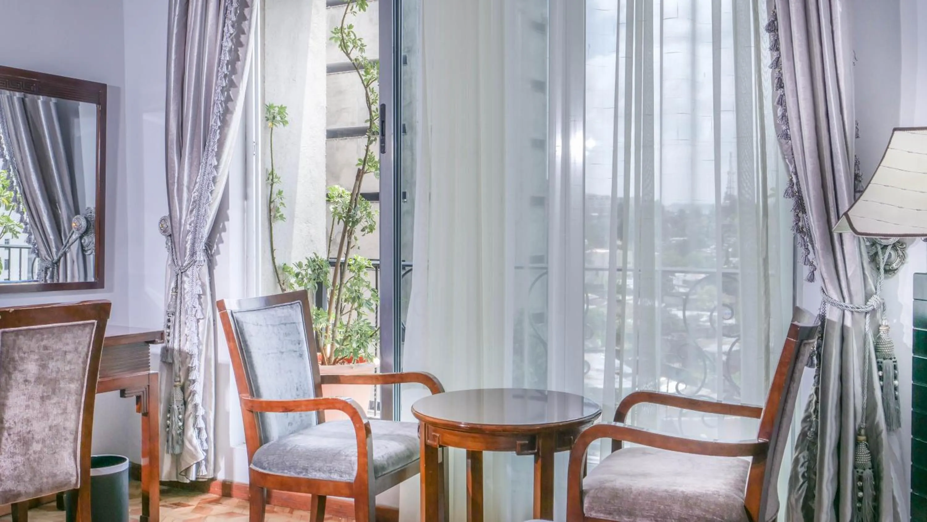 Seating area in Tirar International Hotel