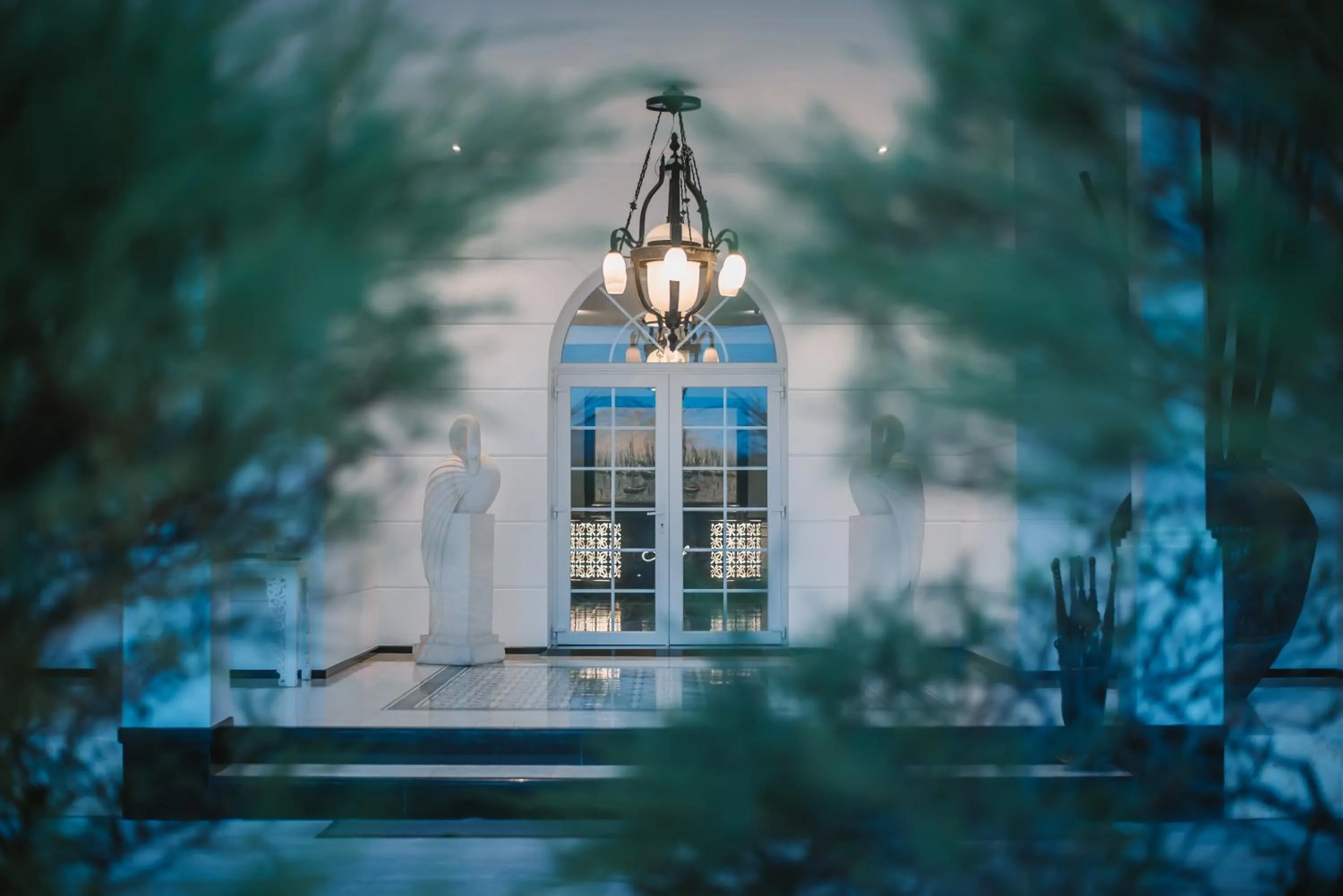 Restaurant/places to eat in CasCades Suites