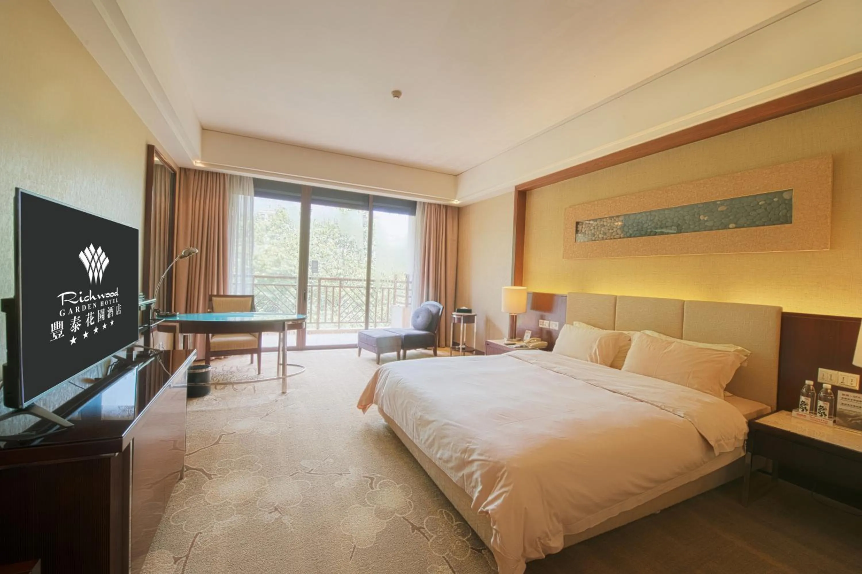 Bed in Dongguan Richwood Garden Hotel