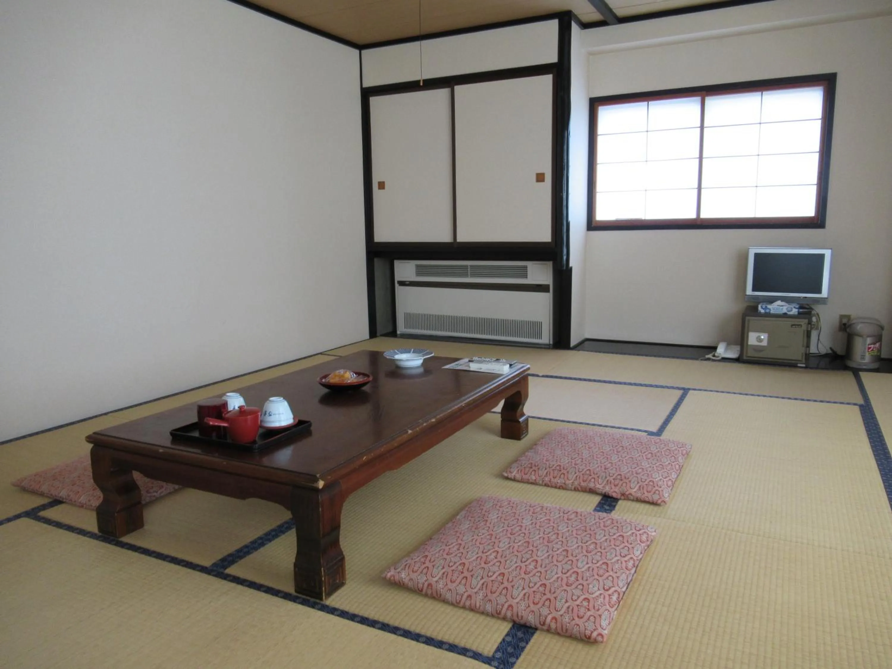 Photo of the whole room in Hotel Manyotei