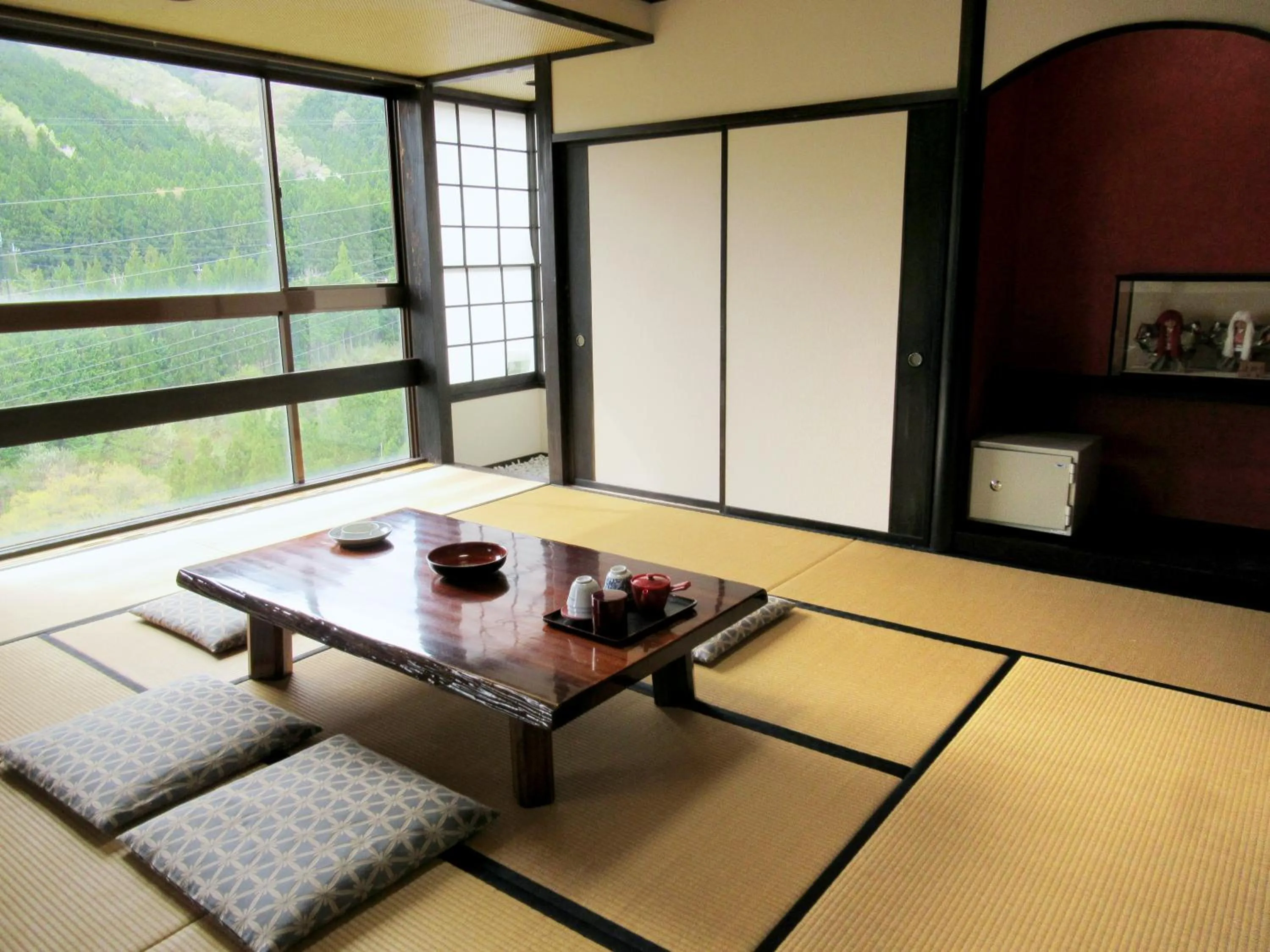 Photo of the whole room in Hotel Manyotei