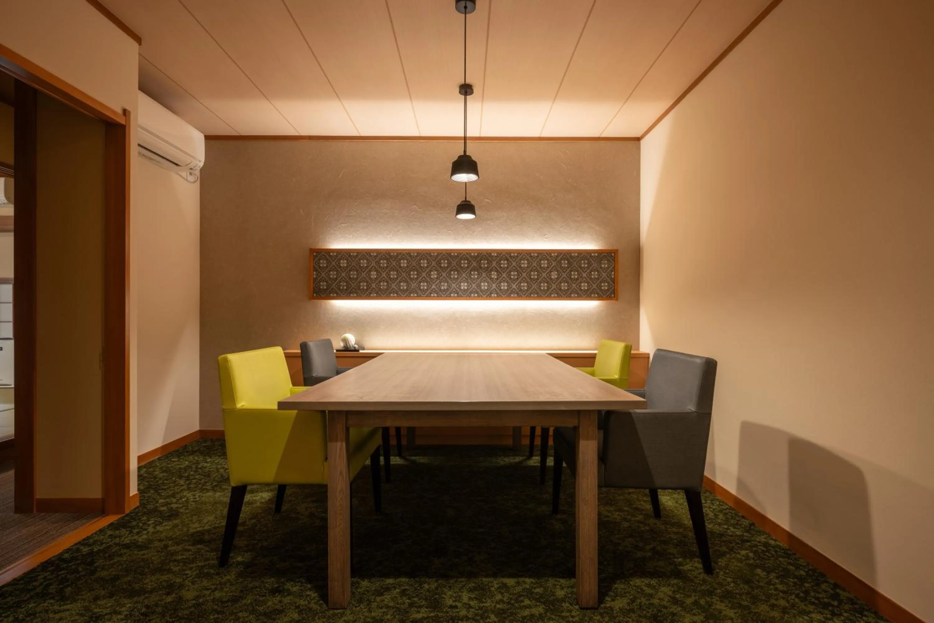 Dining area in Hohoemino Kuyufu Tsuruya