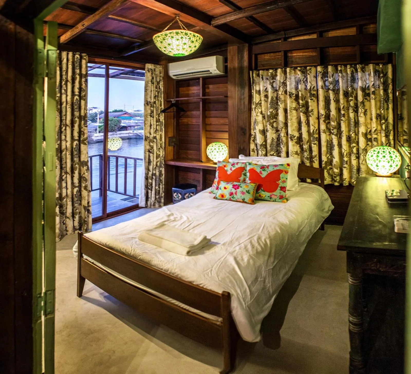 River view, Bed in Siamotif Boutique Hotel
