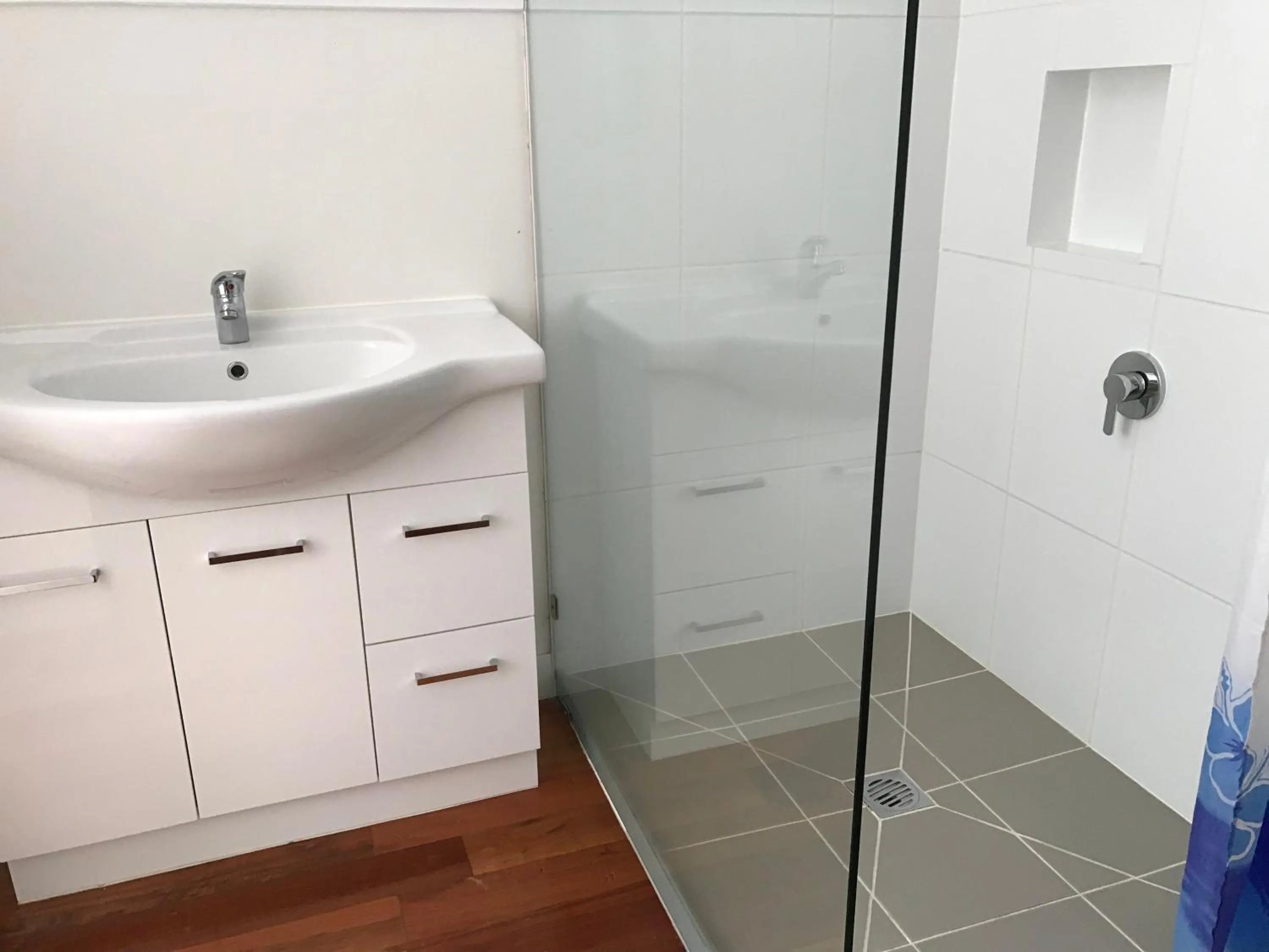 Shower in Beachend Bicheno