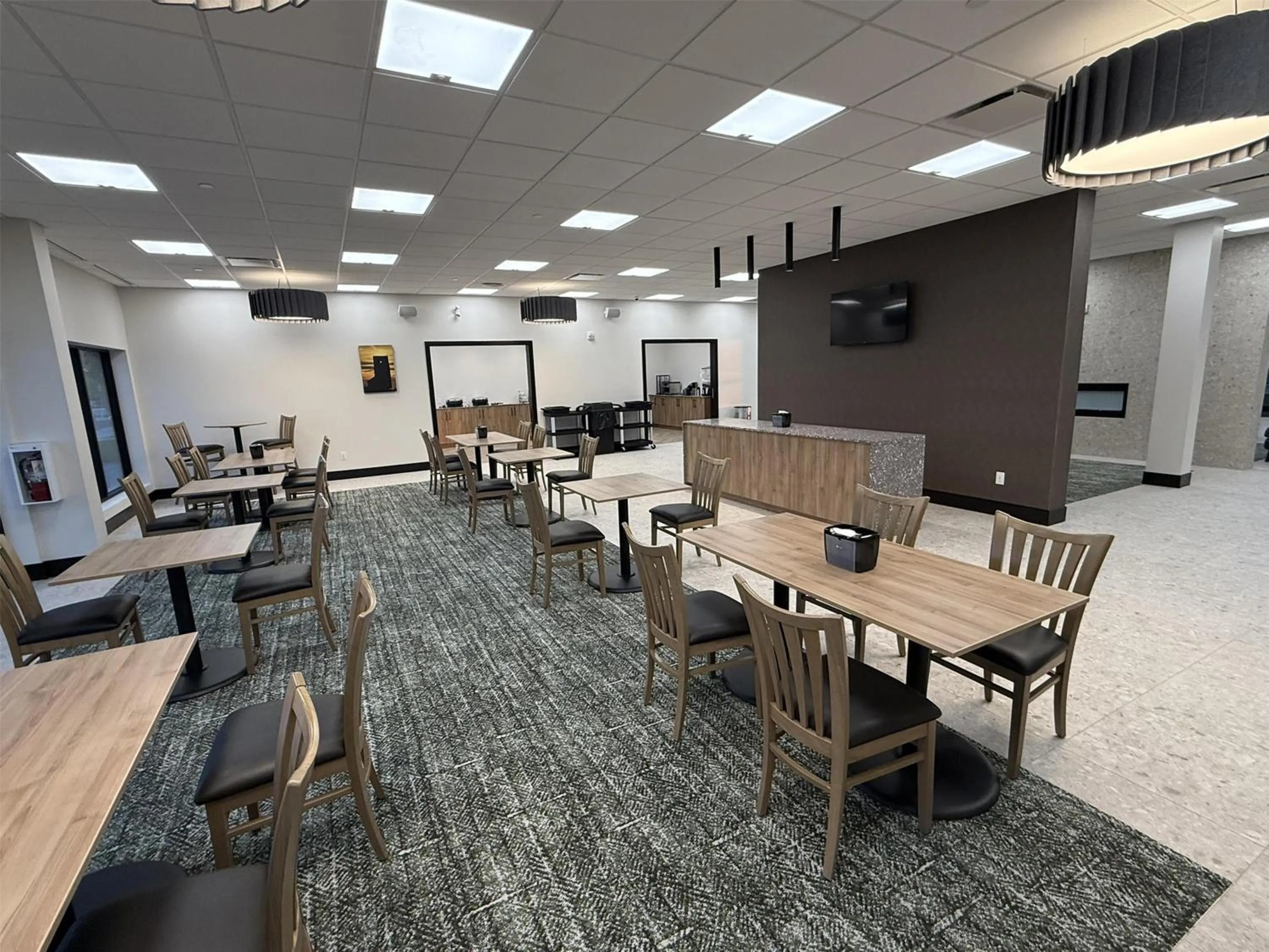 Restaurant/places to eat in Best Western Plus Neepawa Hotel