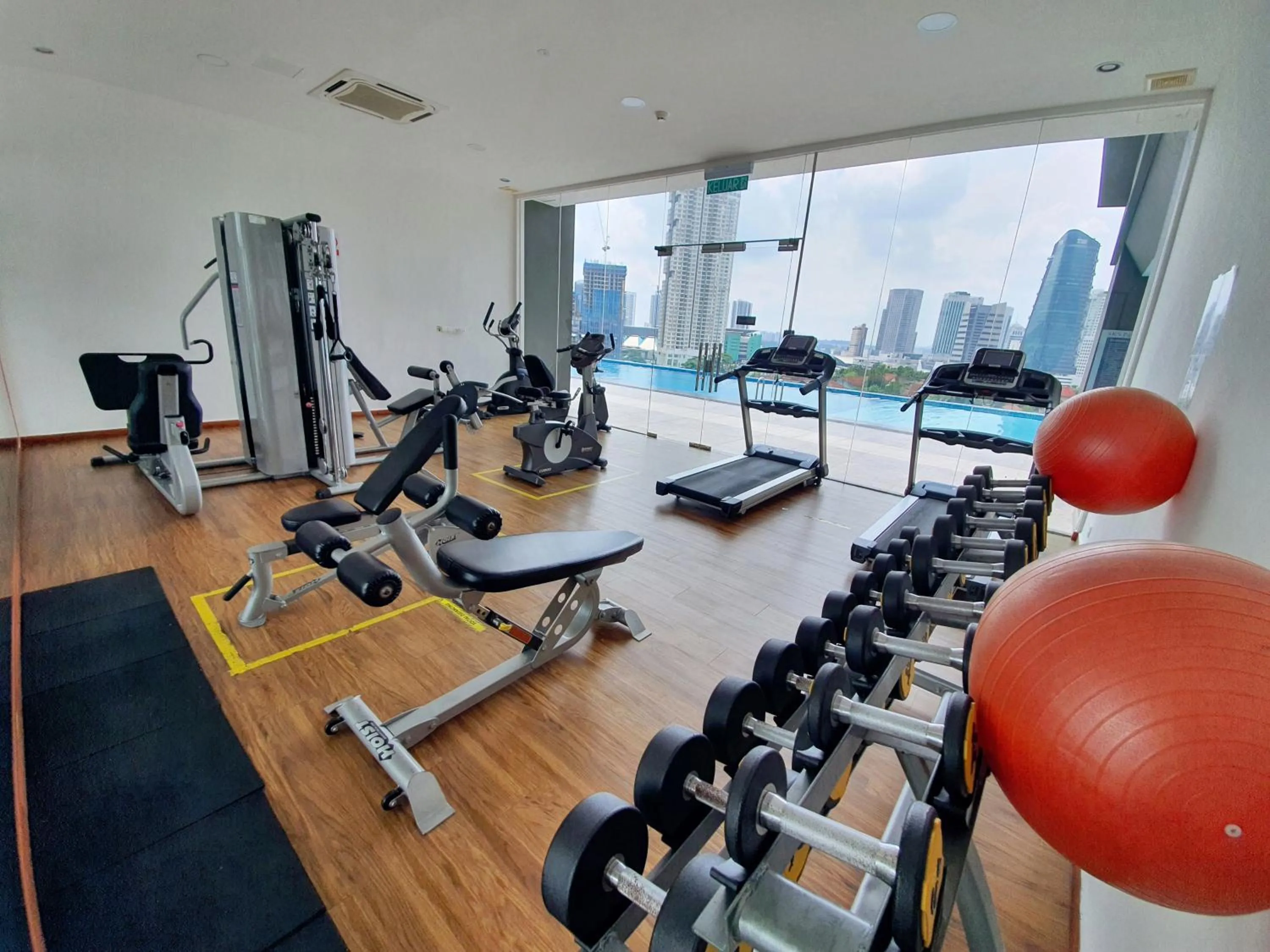 Fitness centre/facilities in SKS Pavillion Suites