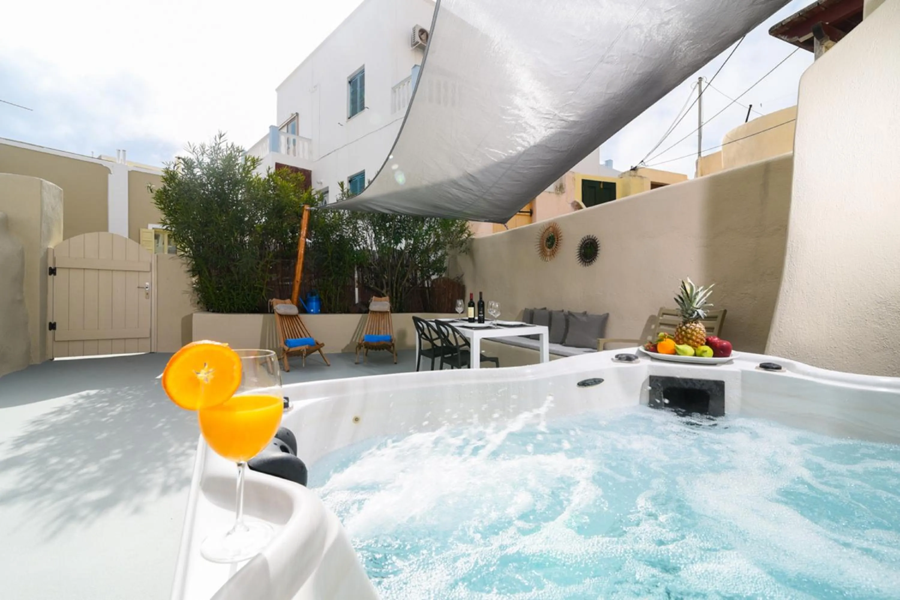 Hot Tub in Suite Home Santorini