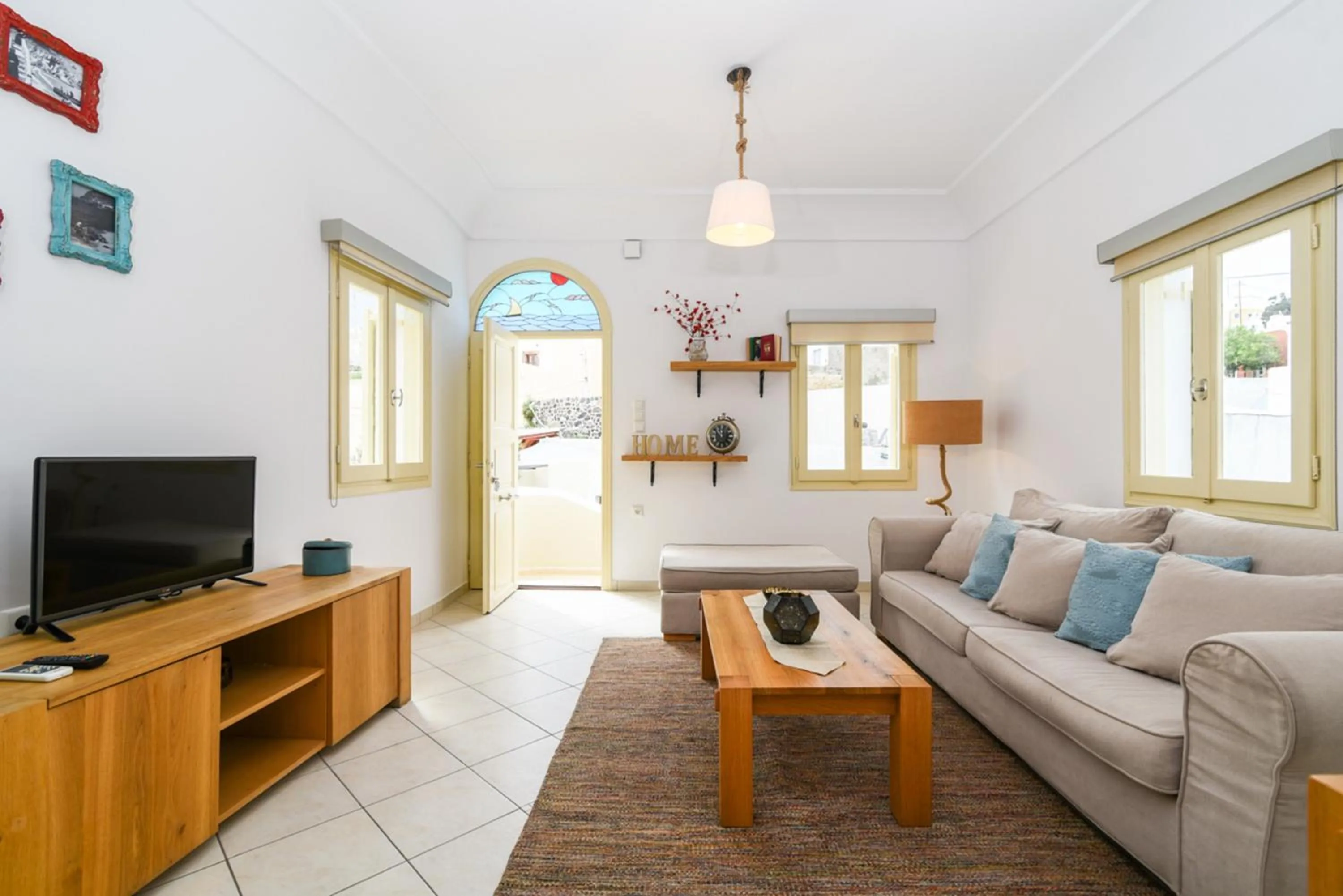 TV and multimedia in Suite Home Santorini