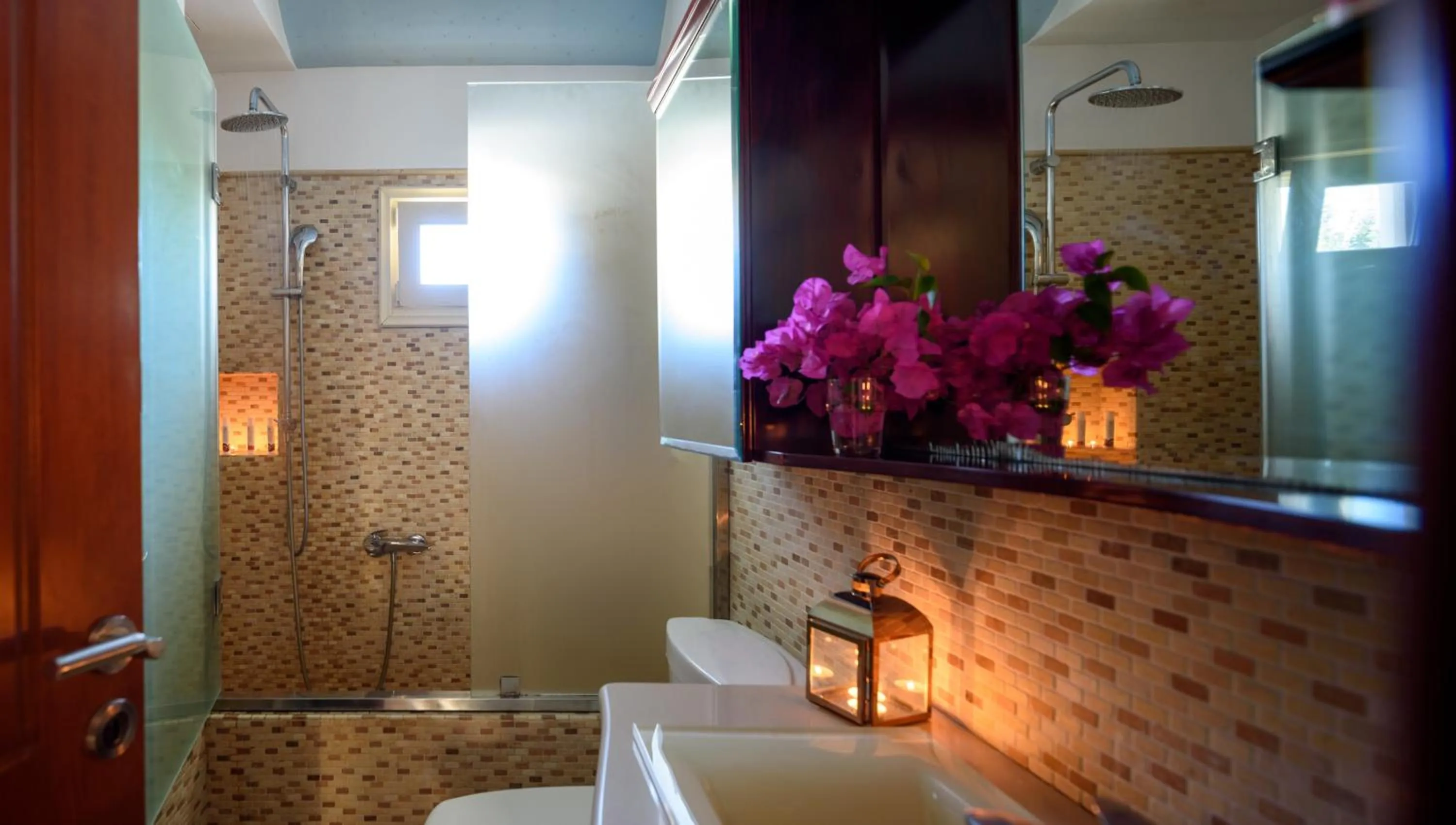 Shower in Suite Home Santorini