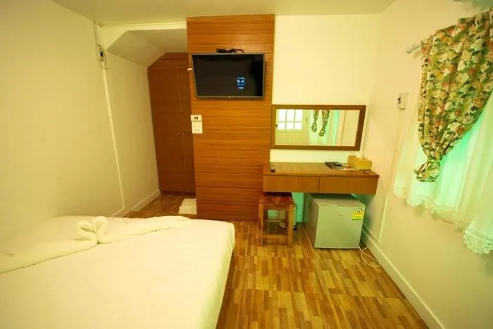 Decorative detail, Bed in Baan Luang Harn