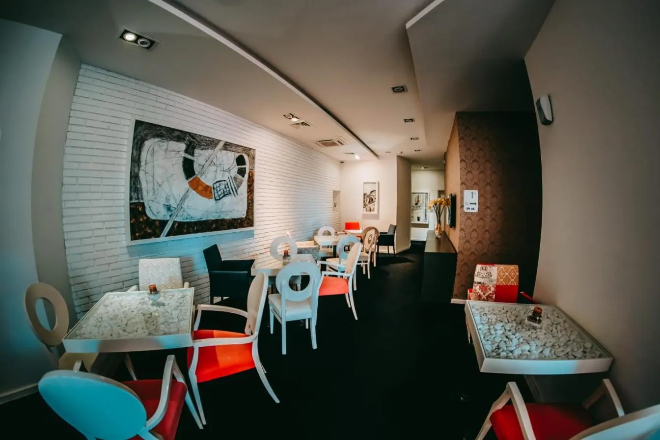 Restaurant/places to eat in Garni Hotel Eter