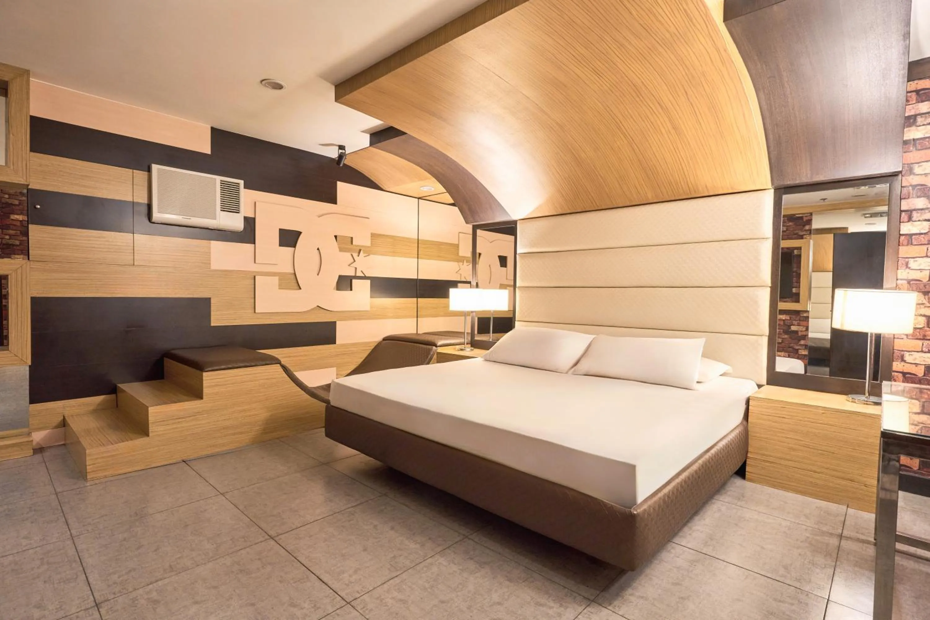 Bed in Victoria Court Las Pinas