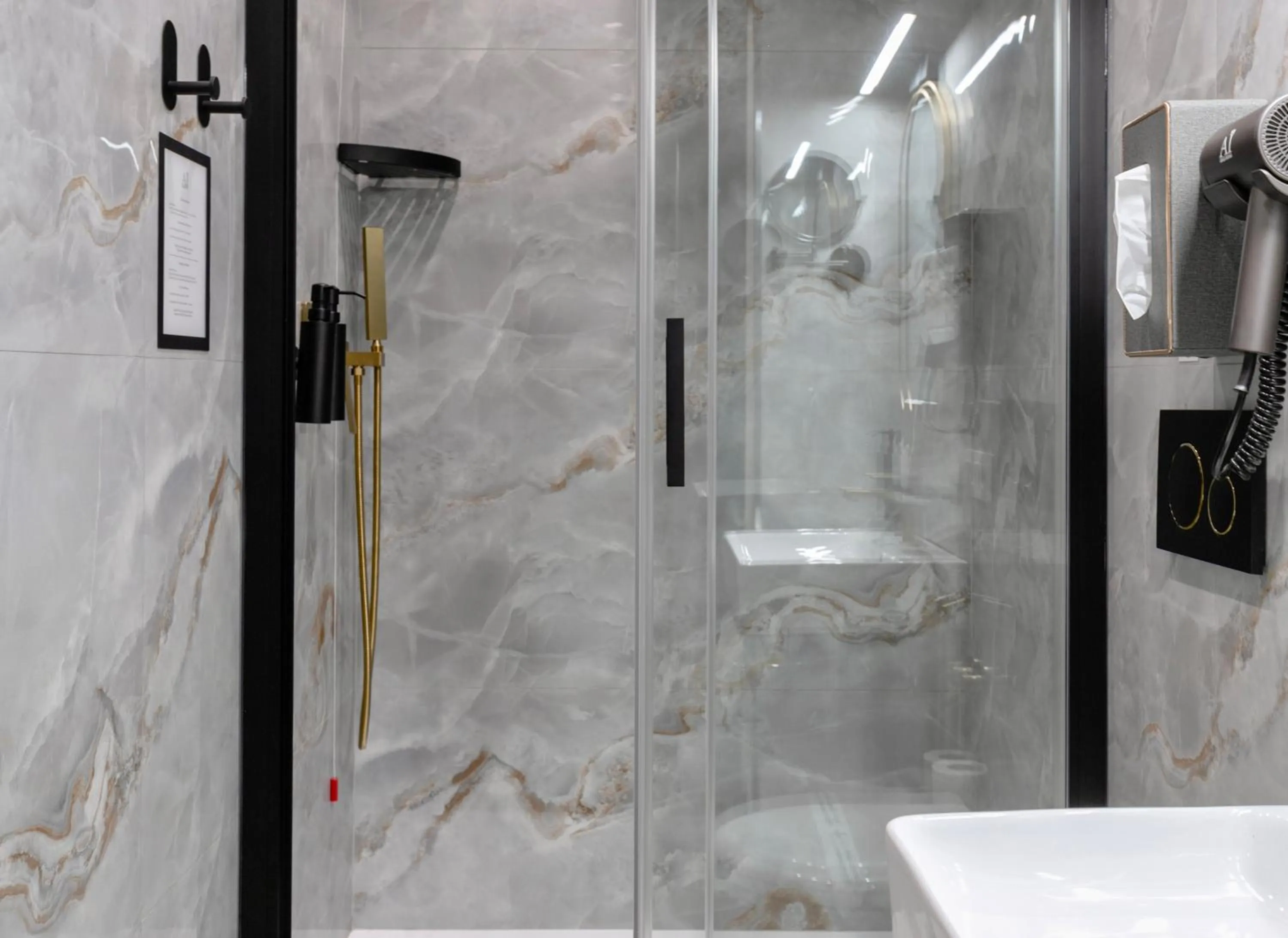 Shower in AH - Duomo Signature