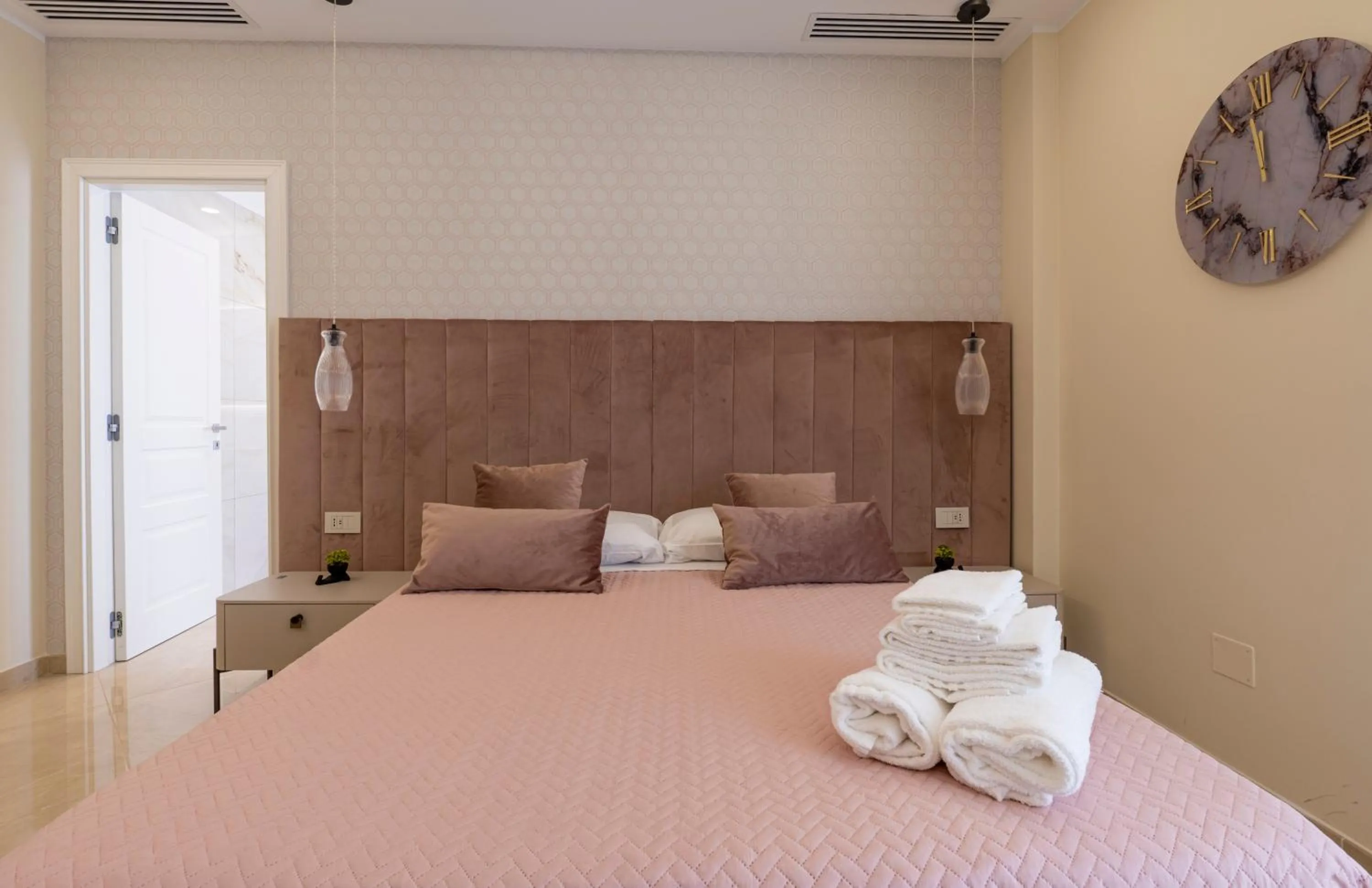 Bedroom, Bed in Amabile Luxury Rooms