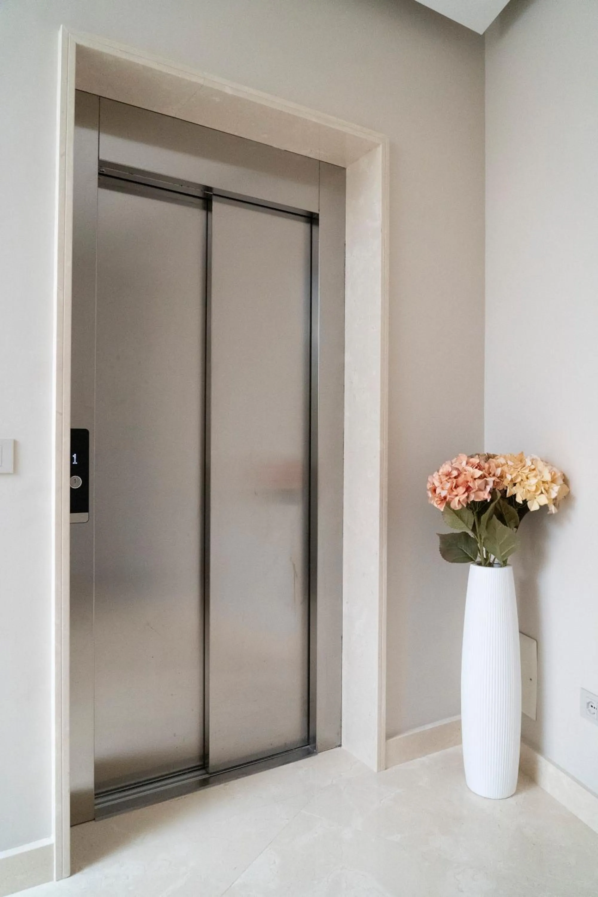 elevator in Amabile Luxury Rooms