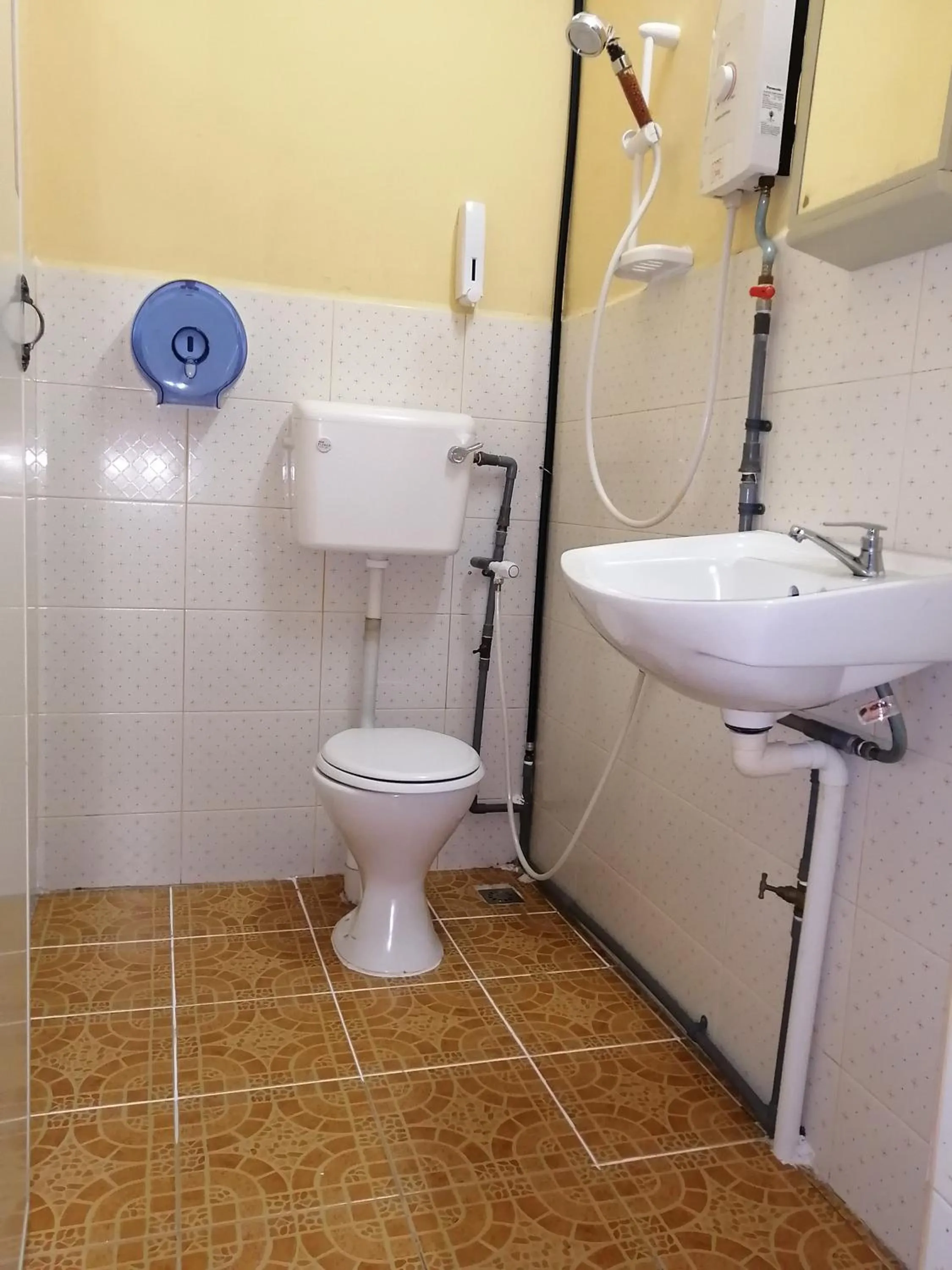 Toilet in Rasa Motel