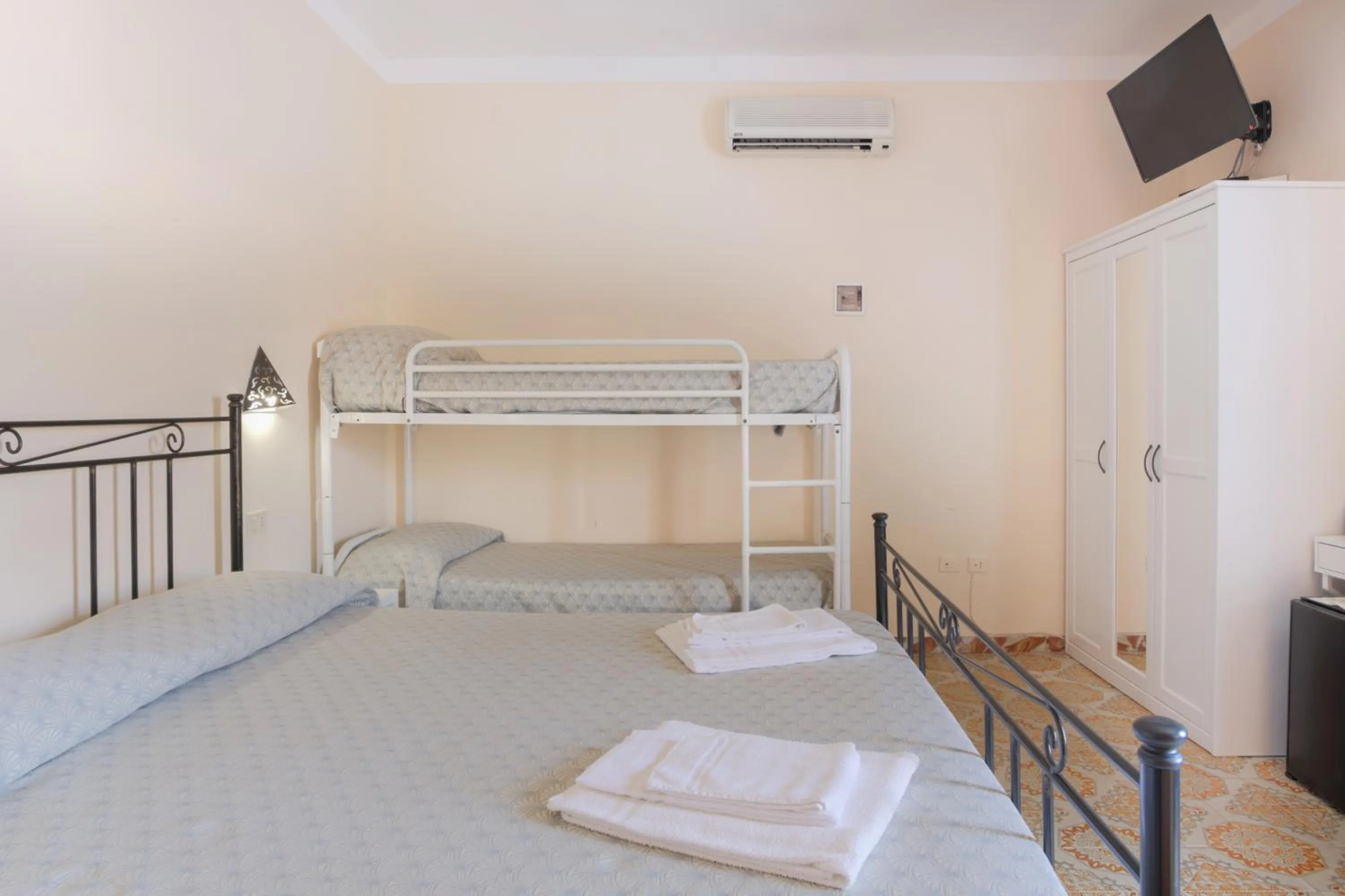 TV and multimedia in Hotel Bolivar