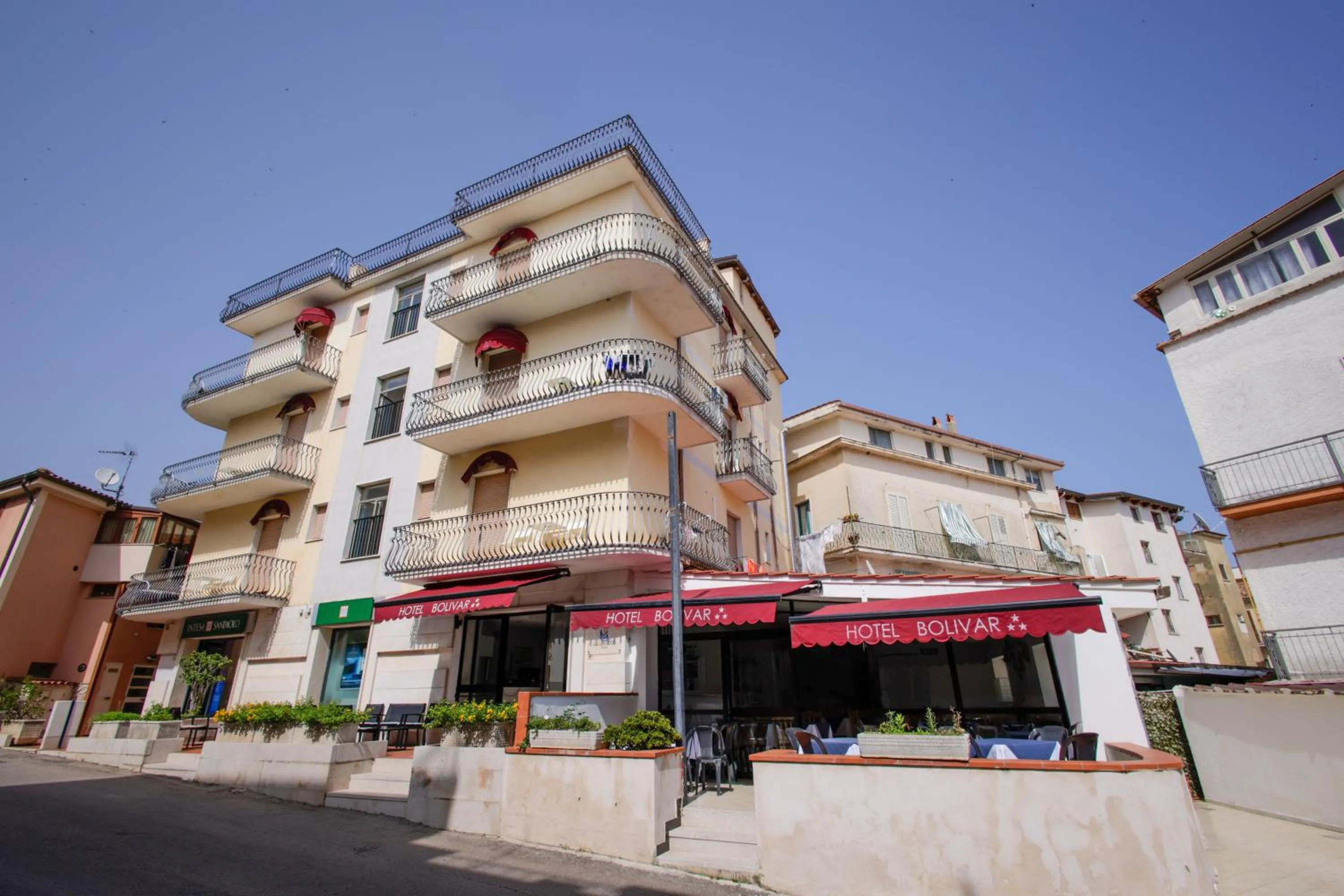 Property building in Hotel Bolivar