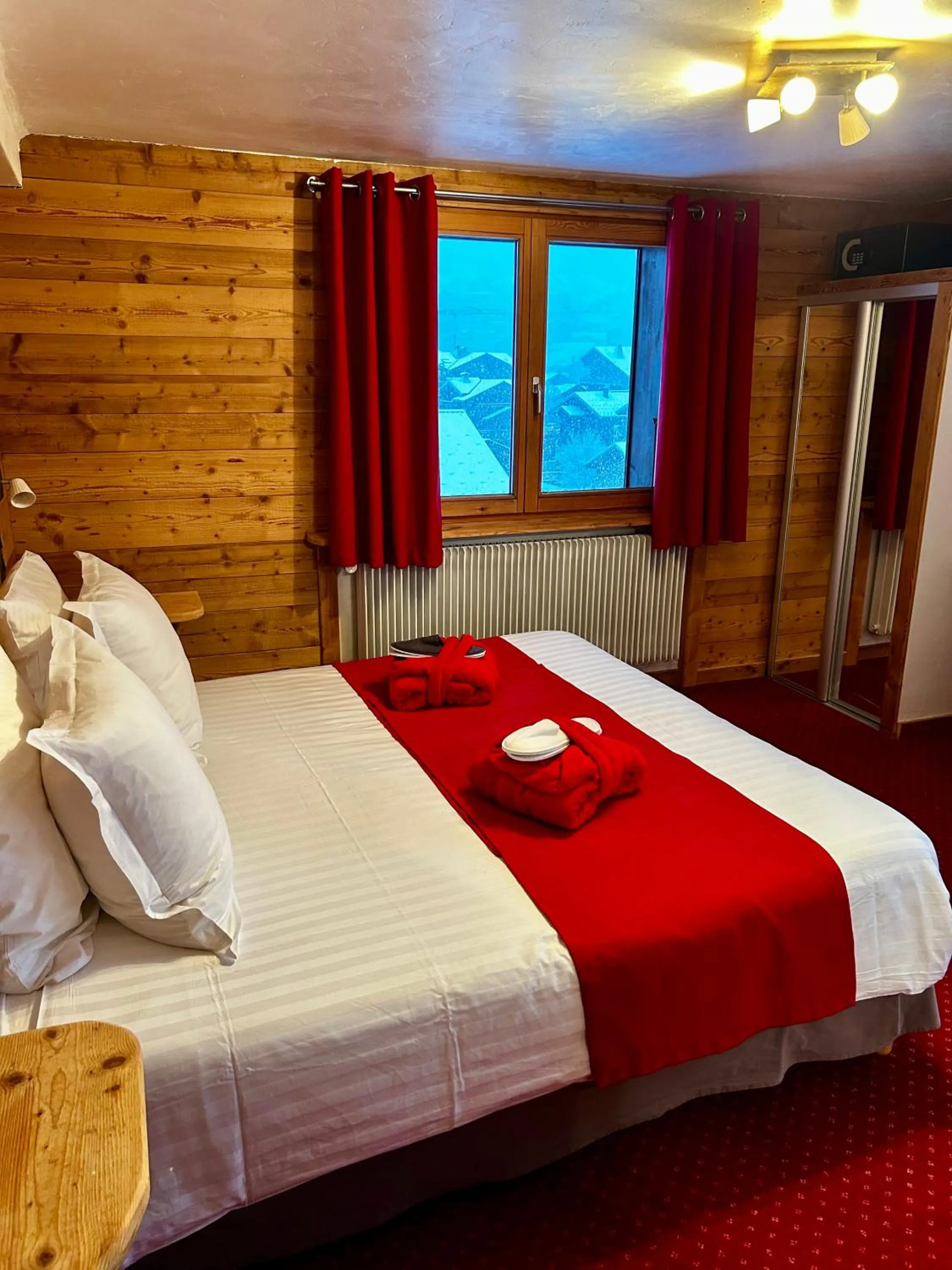 Bed in Hotel Bel'alpe