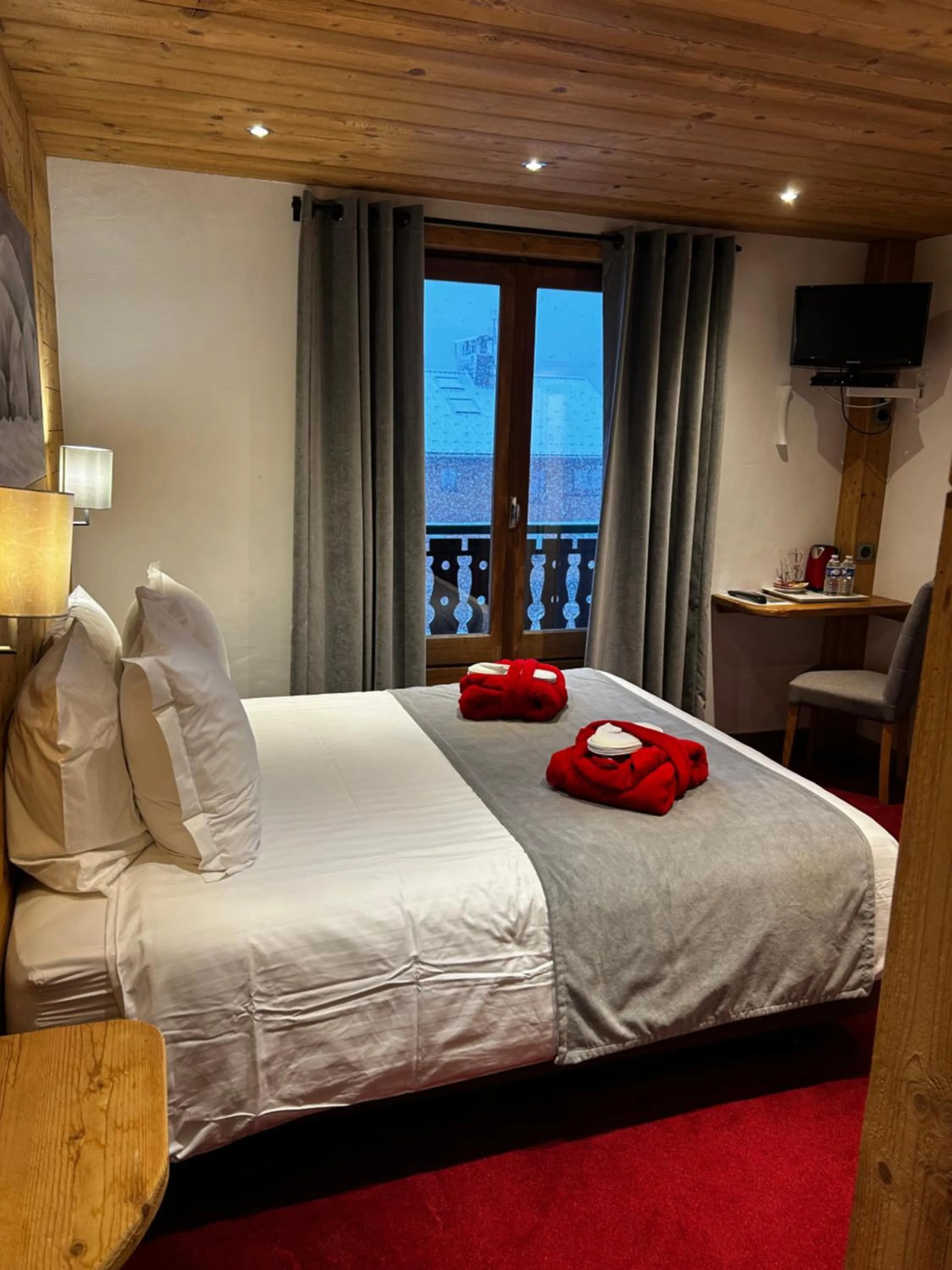 Bed in Hotel Bel'alpe
