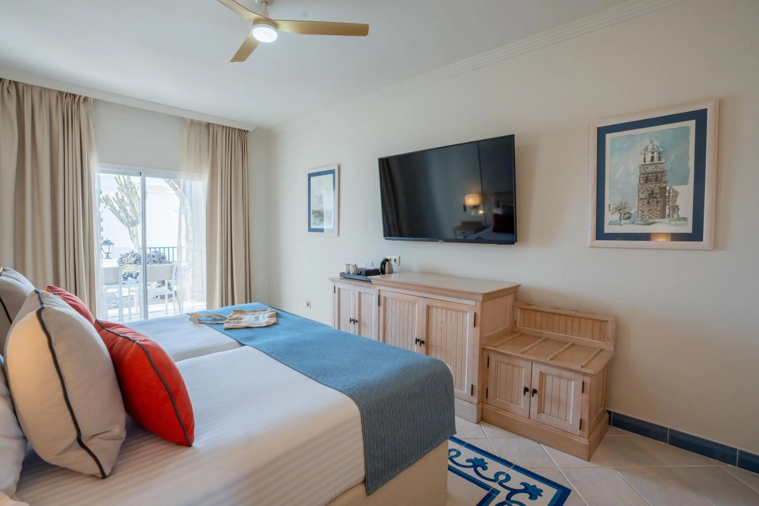 Bedroom, Bed in Hotel LIVVO Volcán Lanzarote