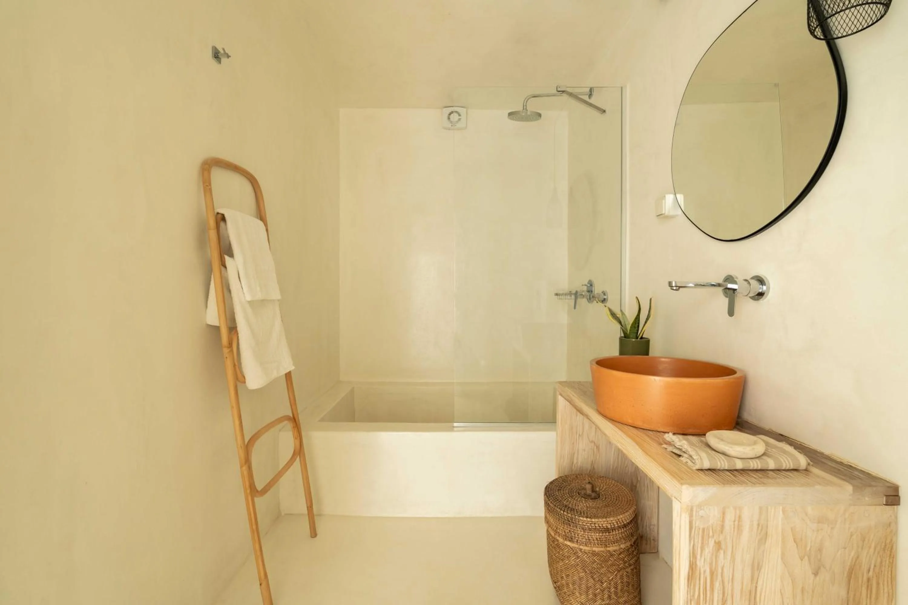 Shower in Tagoo Studios Mykonos