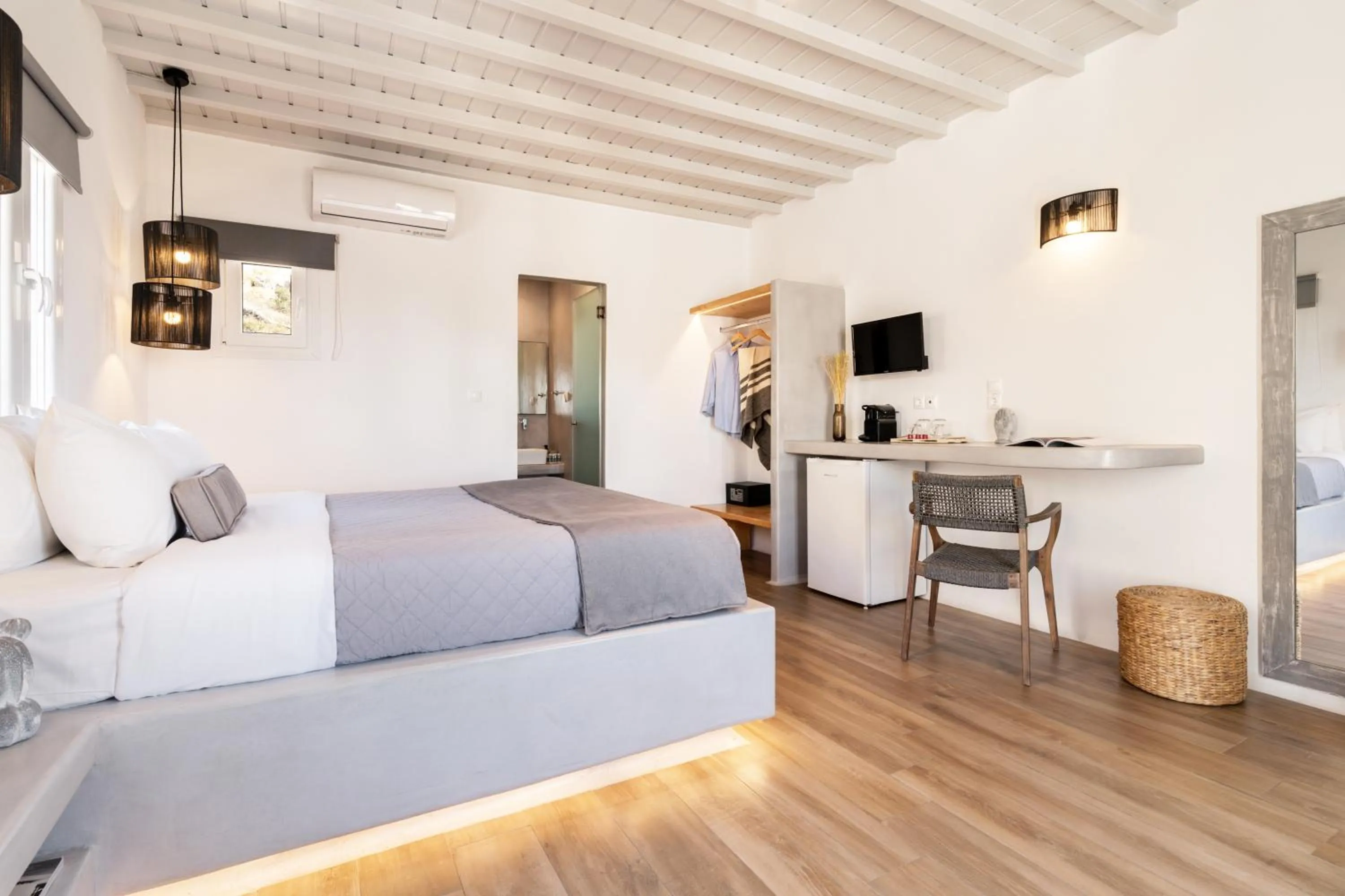 TV and multimedia in Tagoo Studios Mykonos