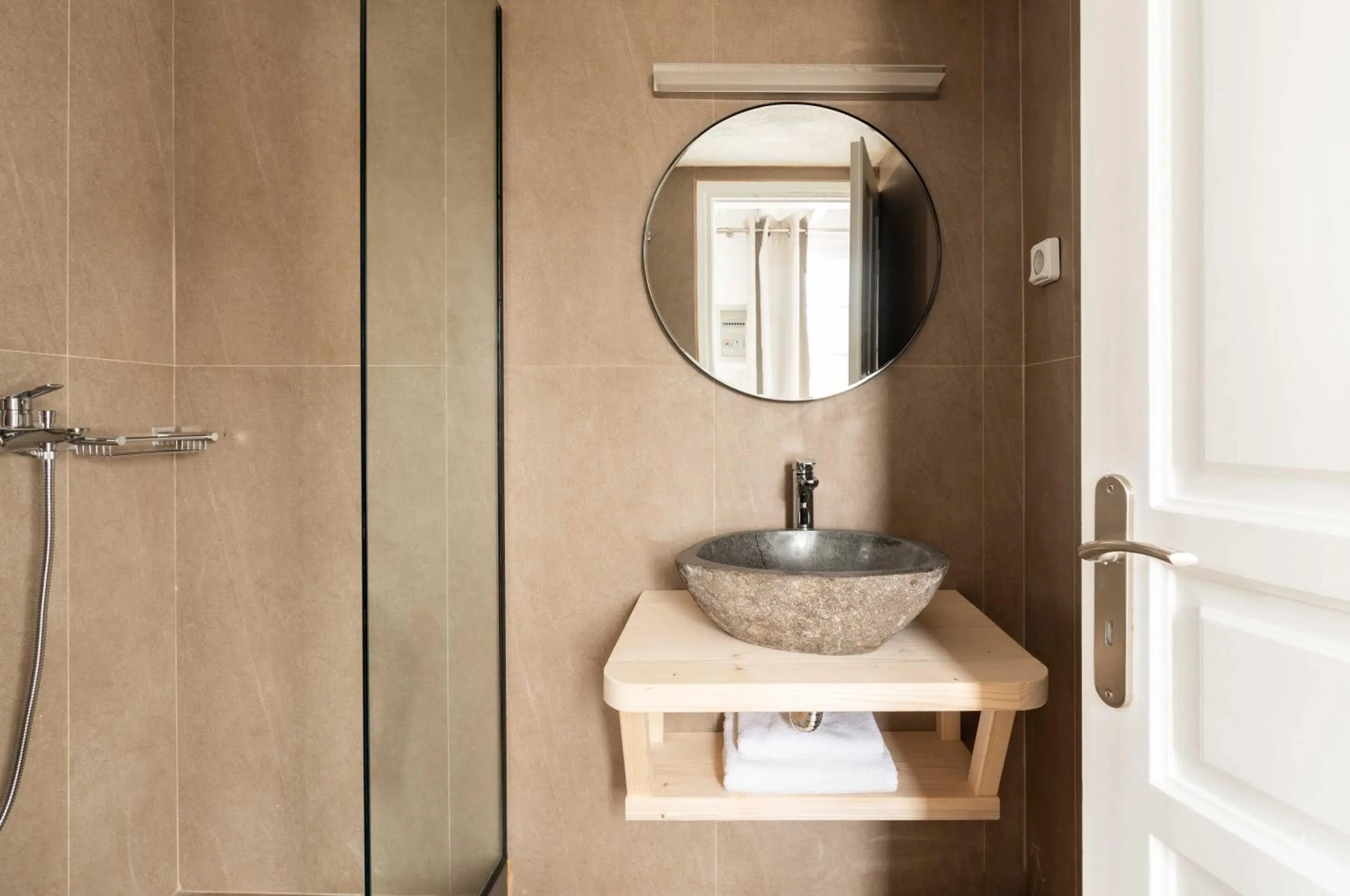 Shower in Tagoo Studios Mykonos