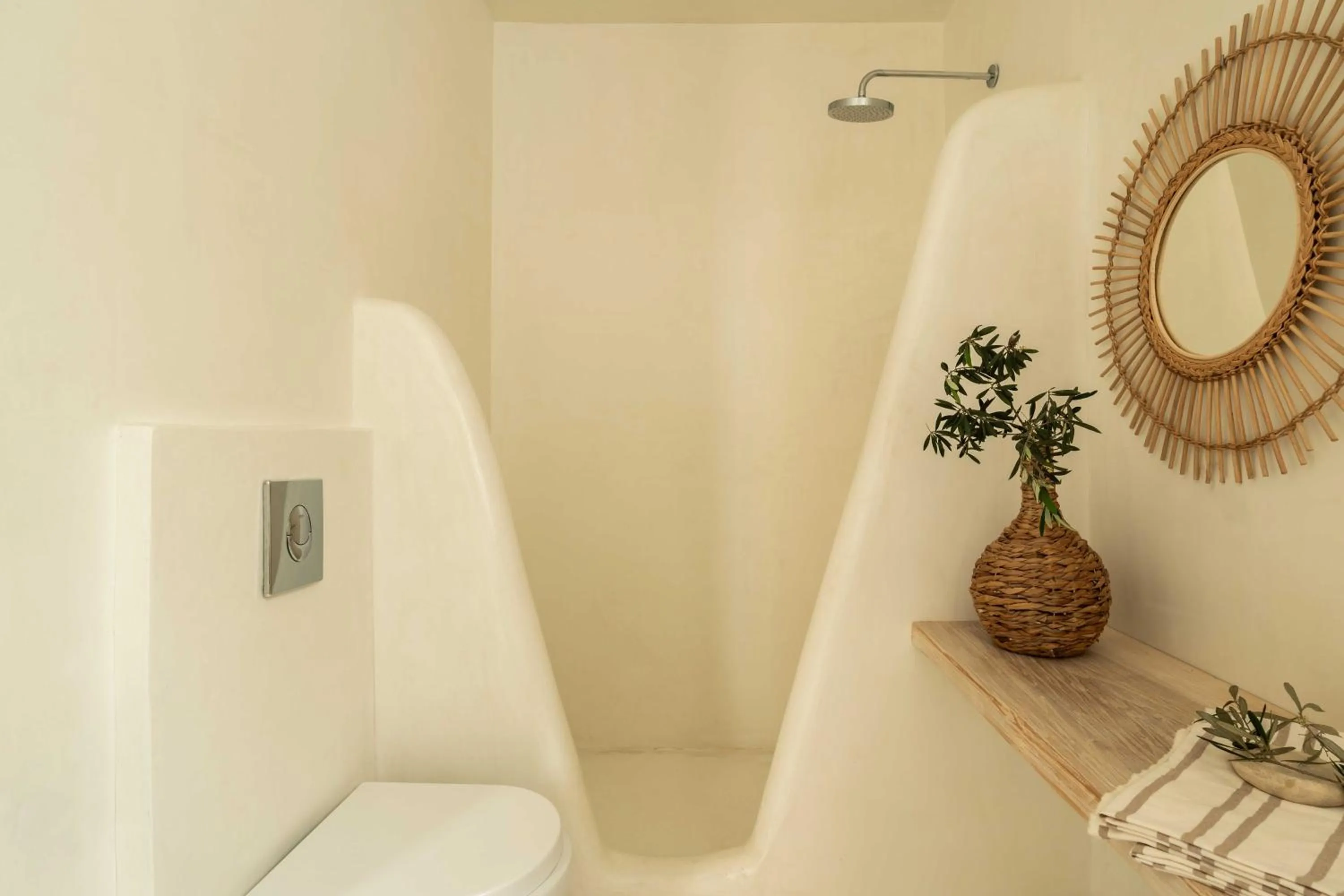 Shower in Tagoo Studios Mykonos