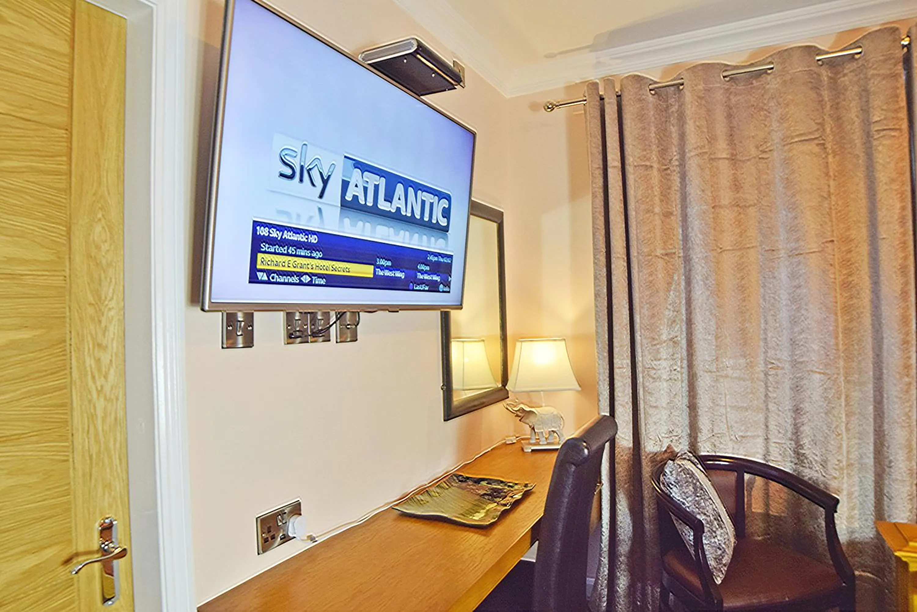 TV and multimedia in Dolphin Rooms
