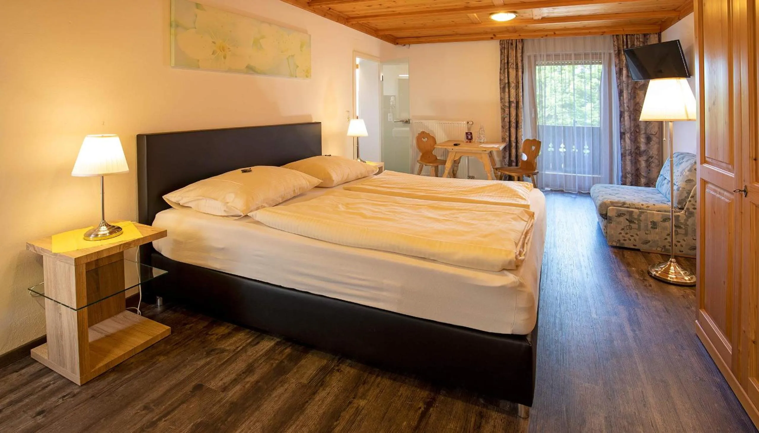 Bed in Berg Hotel Weingarten Garni