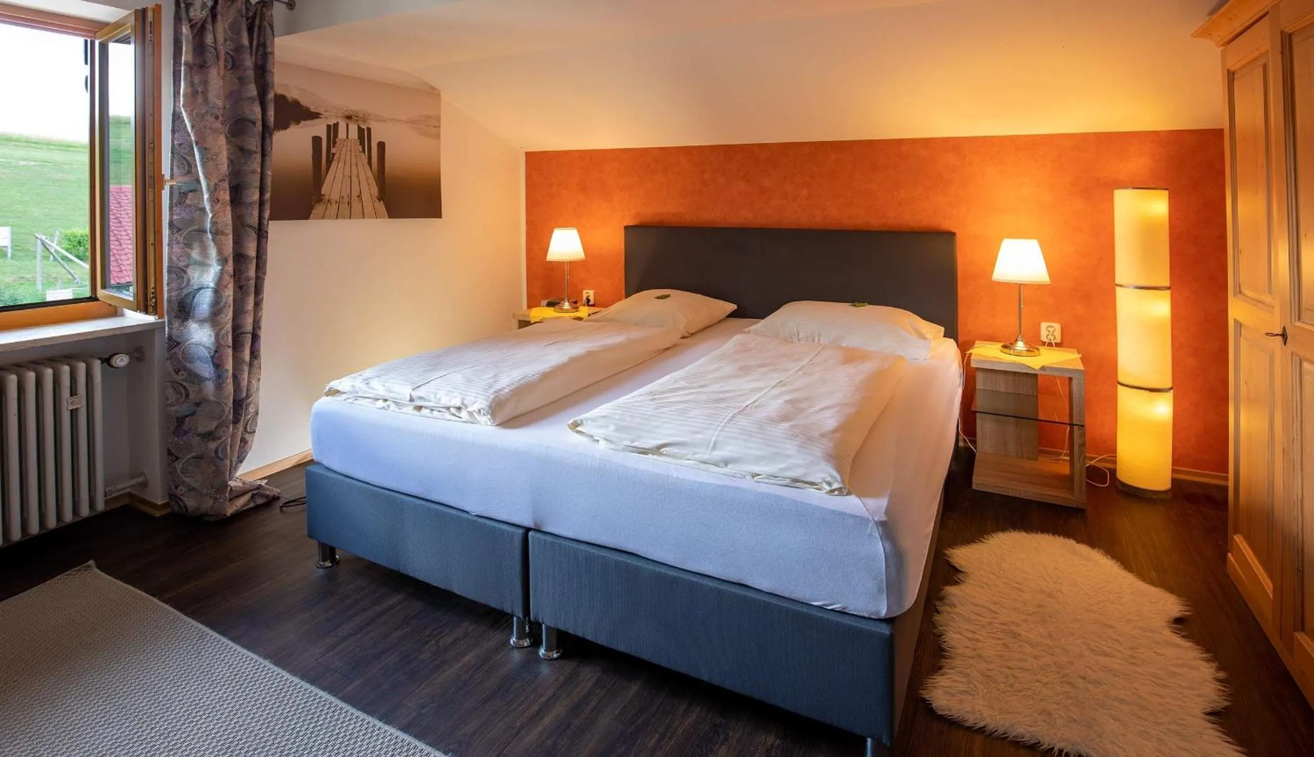 Bed in Berg Hotel Weingarten Garni