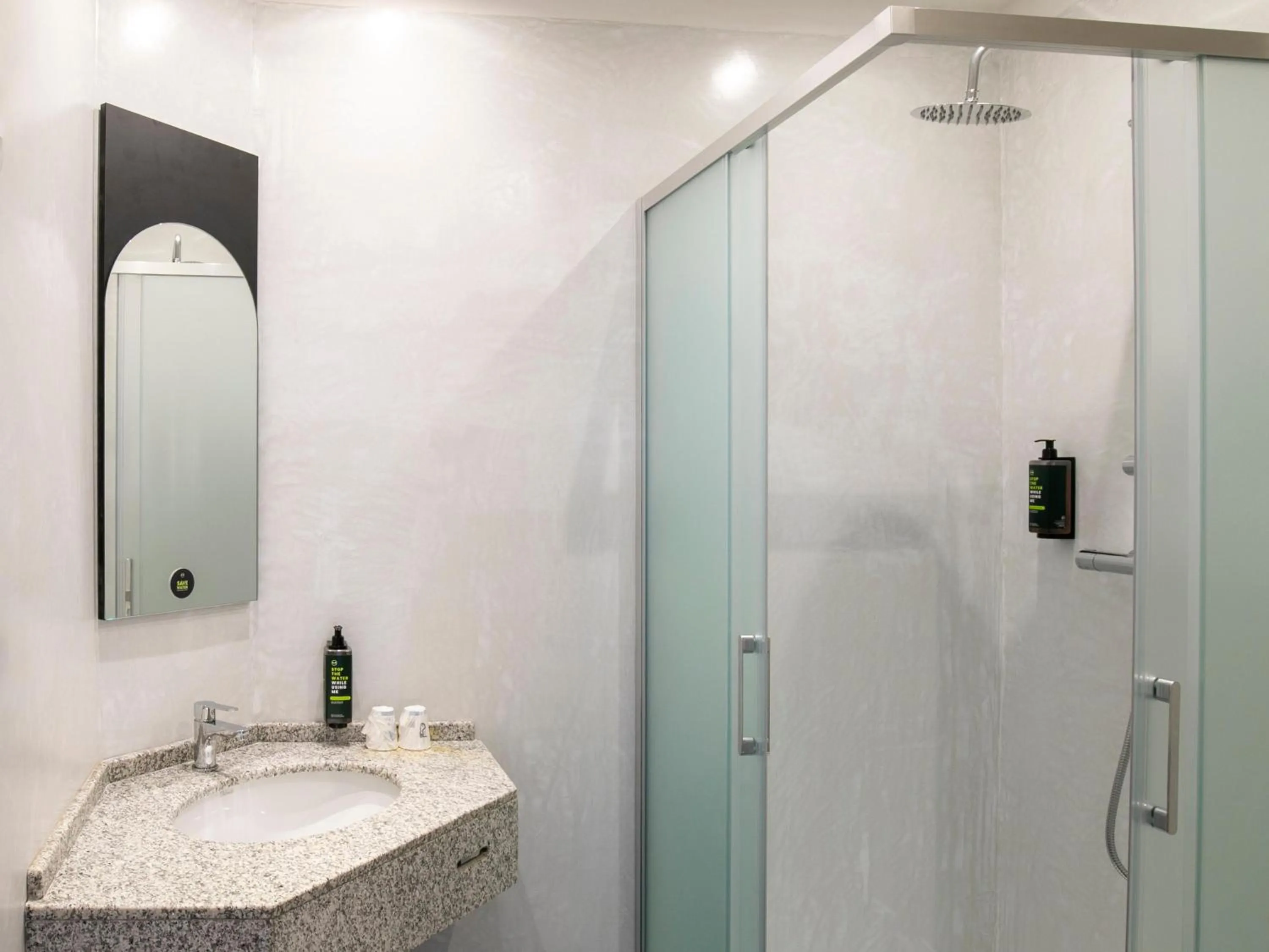 Bathroom in B&B HOTEL Latina