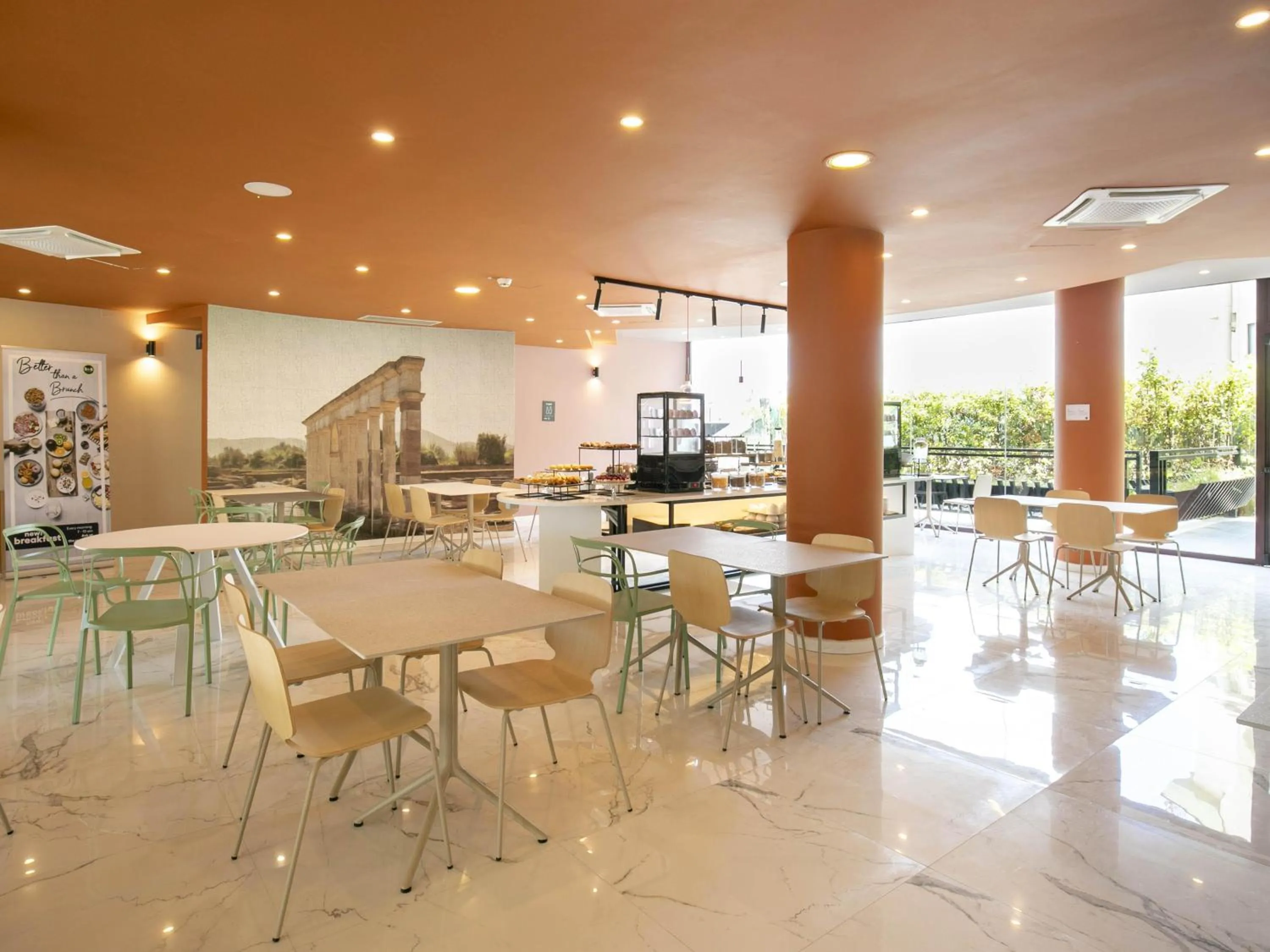 Restaurant/places to eat in B&B HOTEL Latina