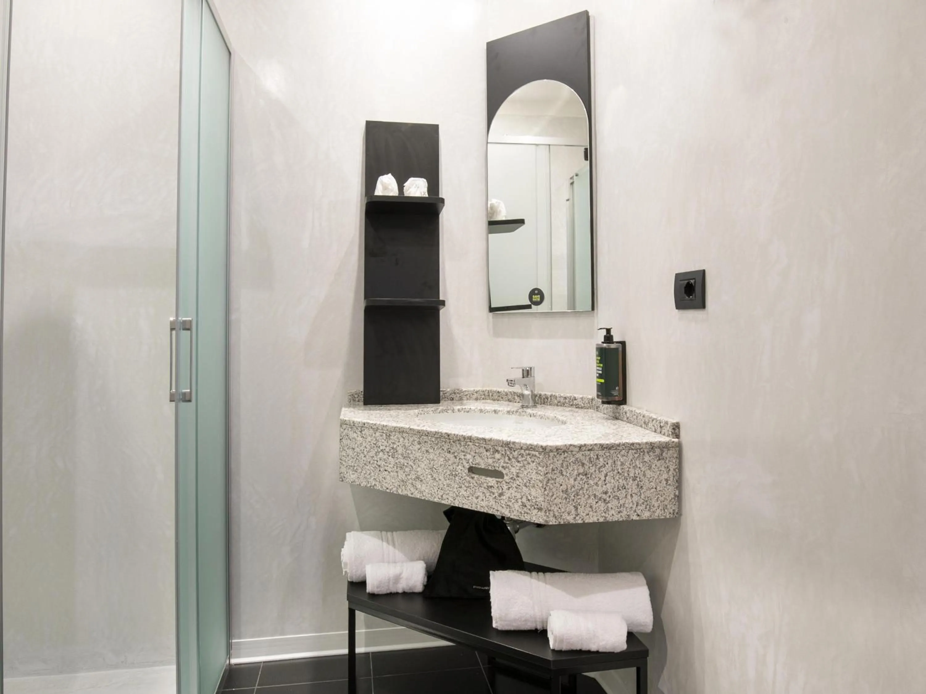 Bathroom in B&B HOTEL Latina