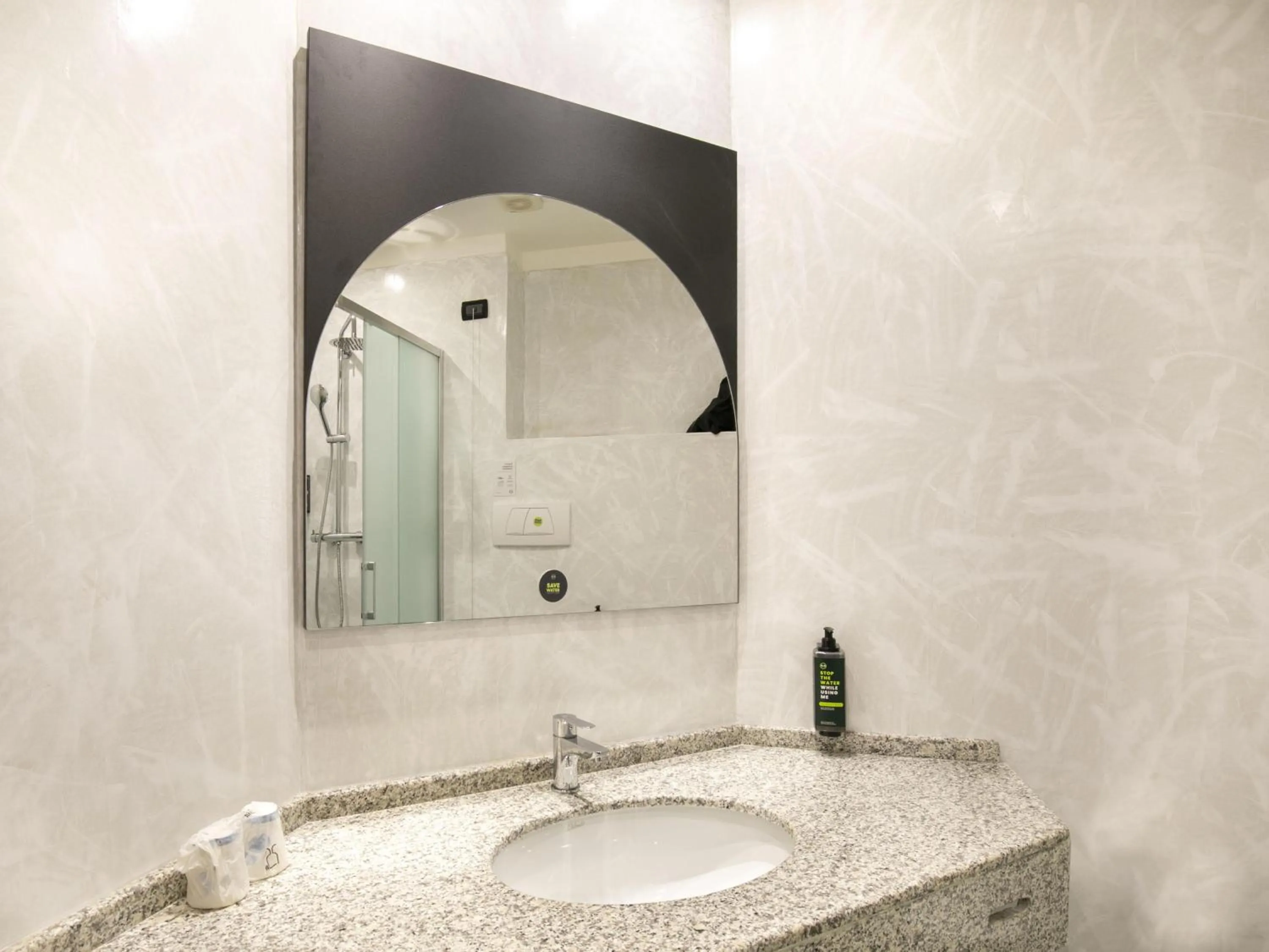 Bathroom in B&B HOTEL Latina