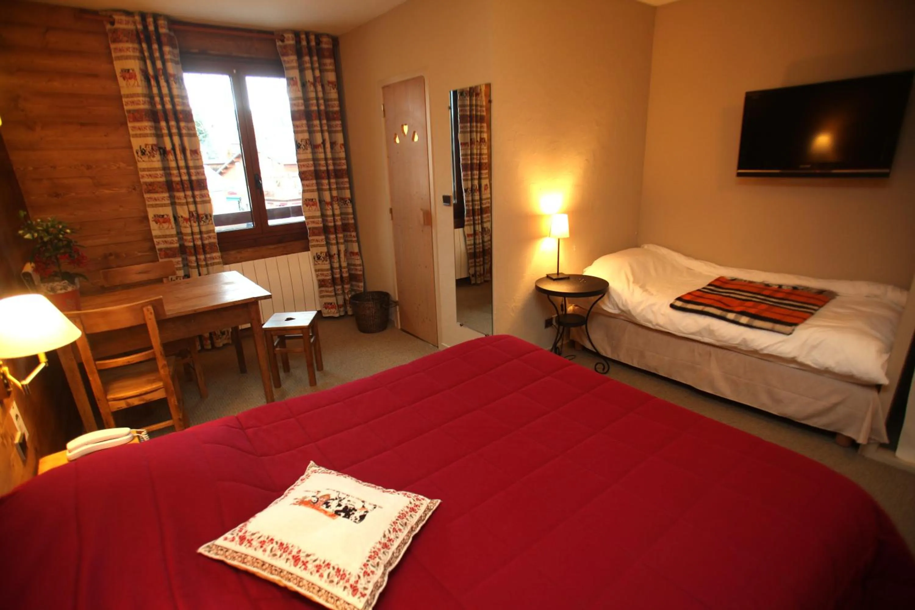 Day, Bed in Hôtel Restaurant La Ferme