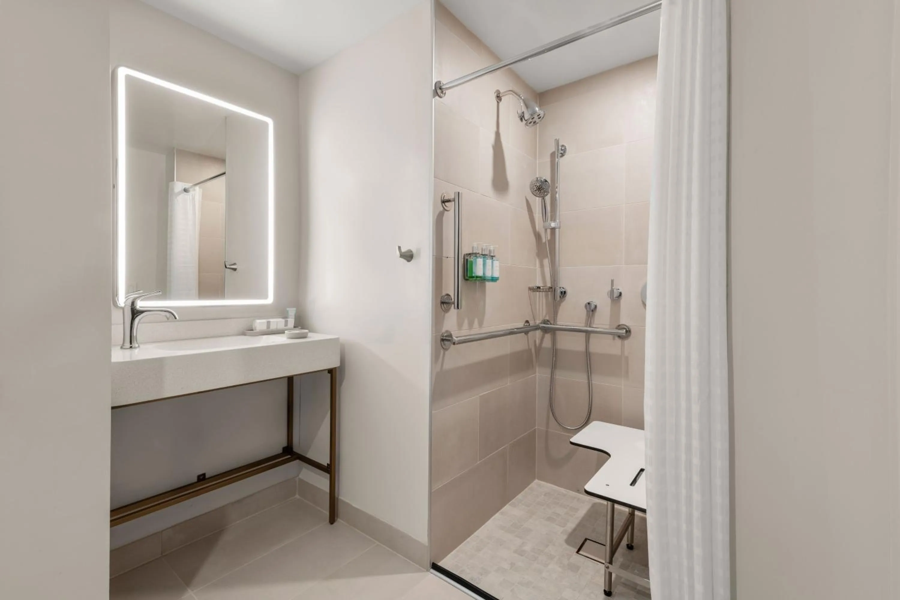 Shower in The Seahaus Hotel, Atlantic City Boardwalk, a Tribute Portfolio Hotel