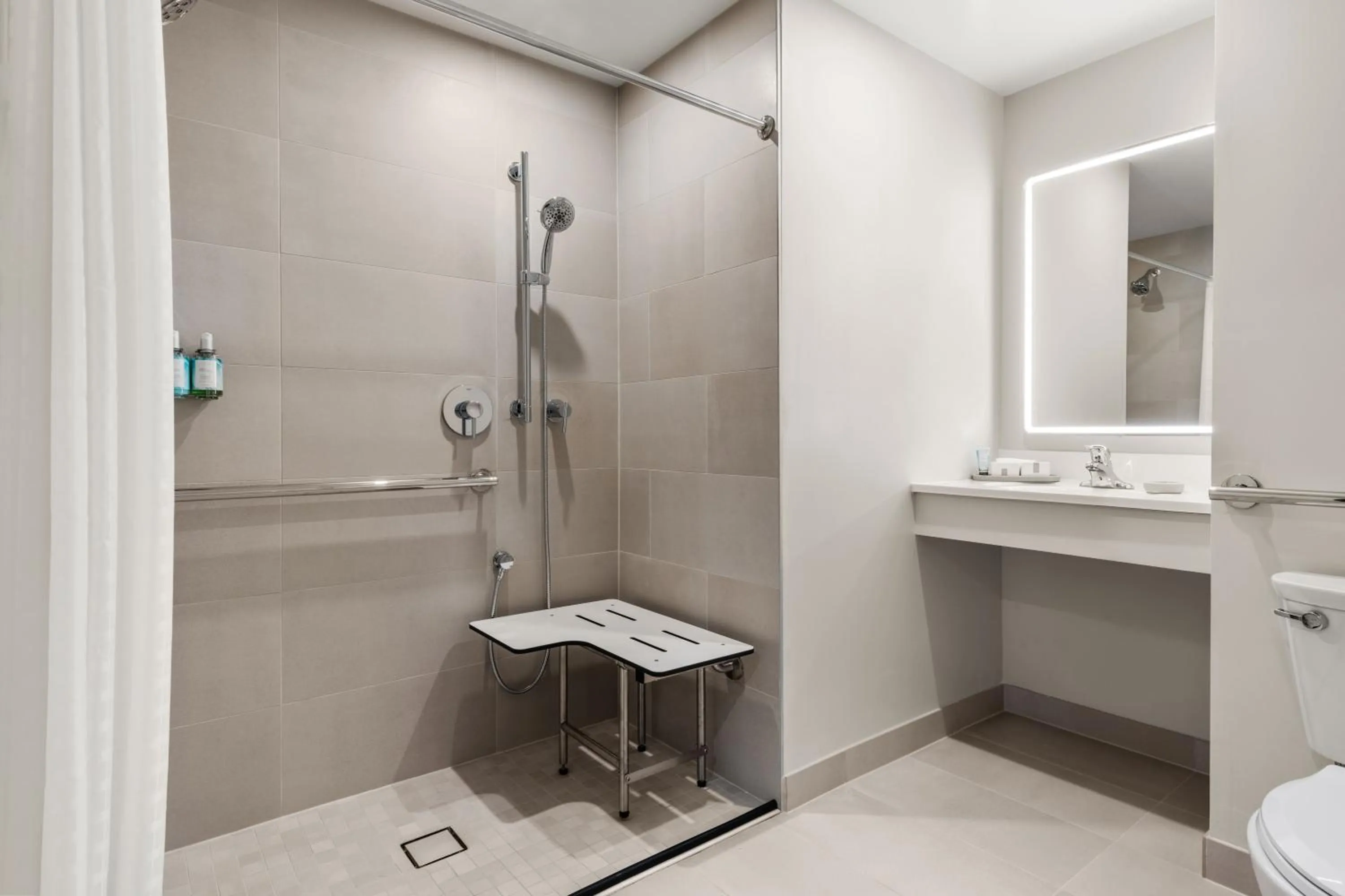 Shower in The Seahaus Hotel, Atlantic City Boardwalk, a Tribute Portfolio Hotel