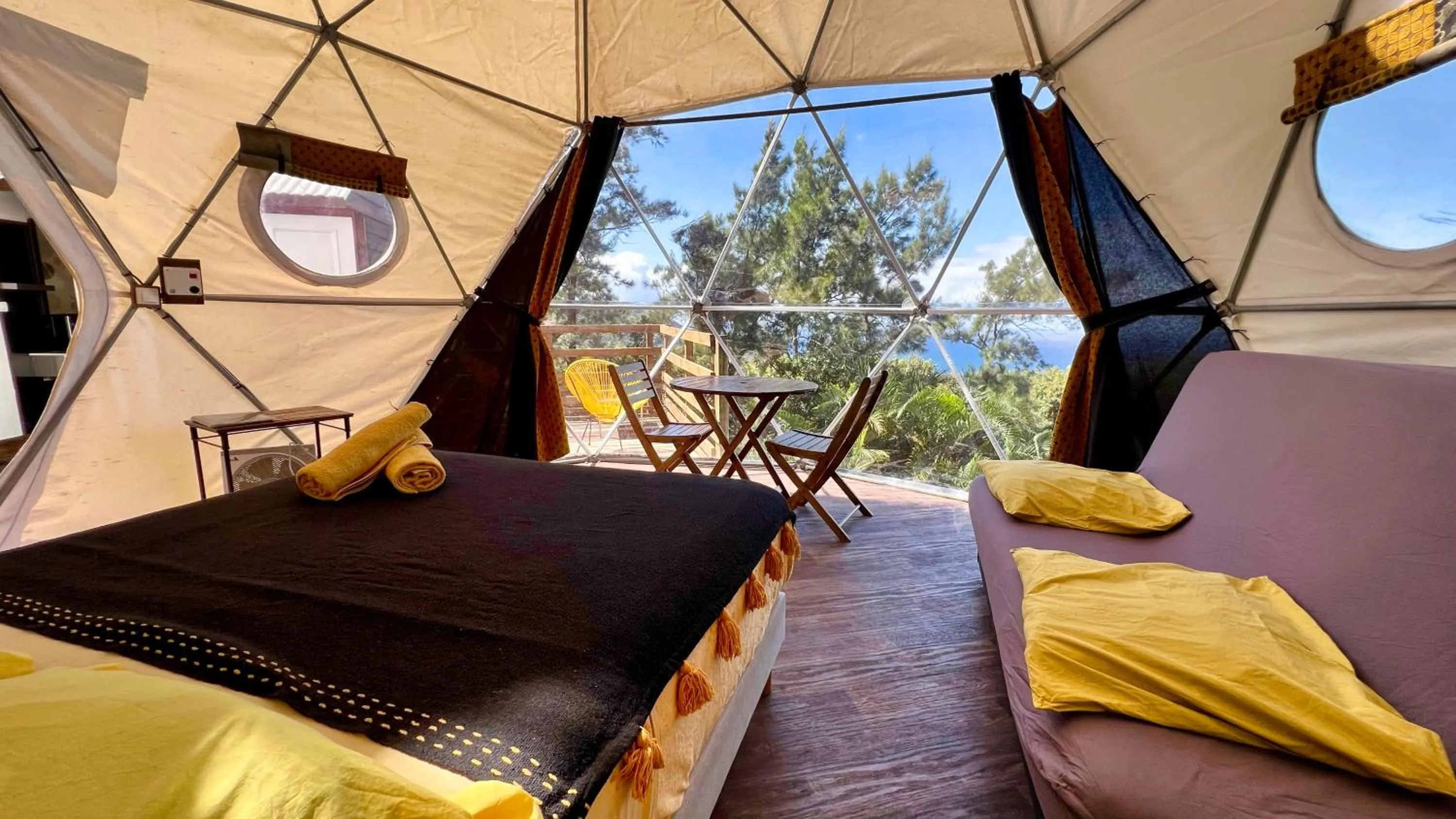 Photo of the whole room in Bubble Dome Village