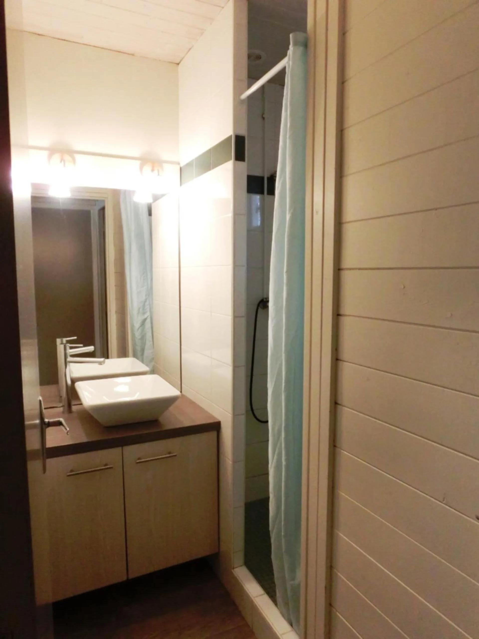 Shower in VVF Landes Moliets