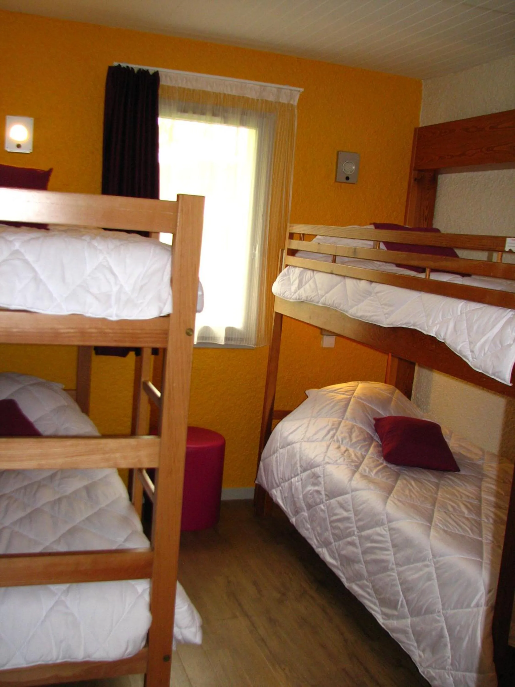bunk bed, Bed in VVF Bourgogne Auxois Morvan