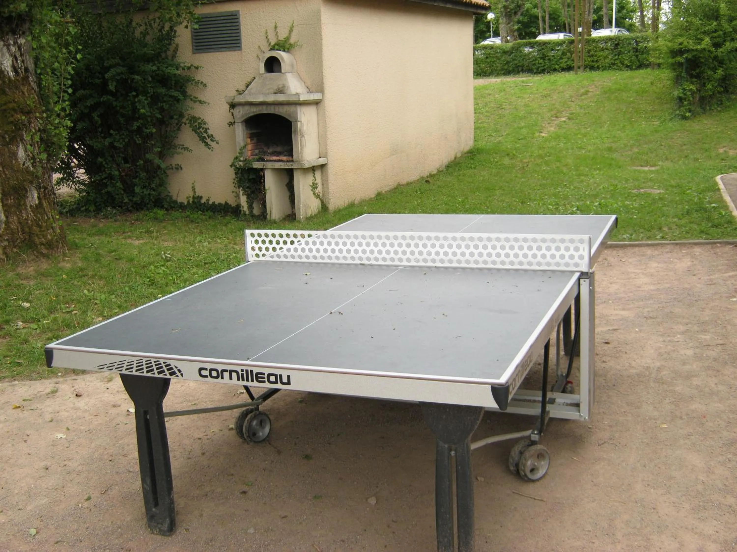 Table tennis in VVF Bourgogne Auxois Morvan