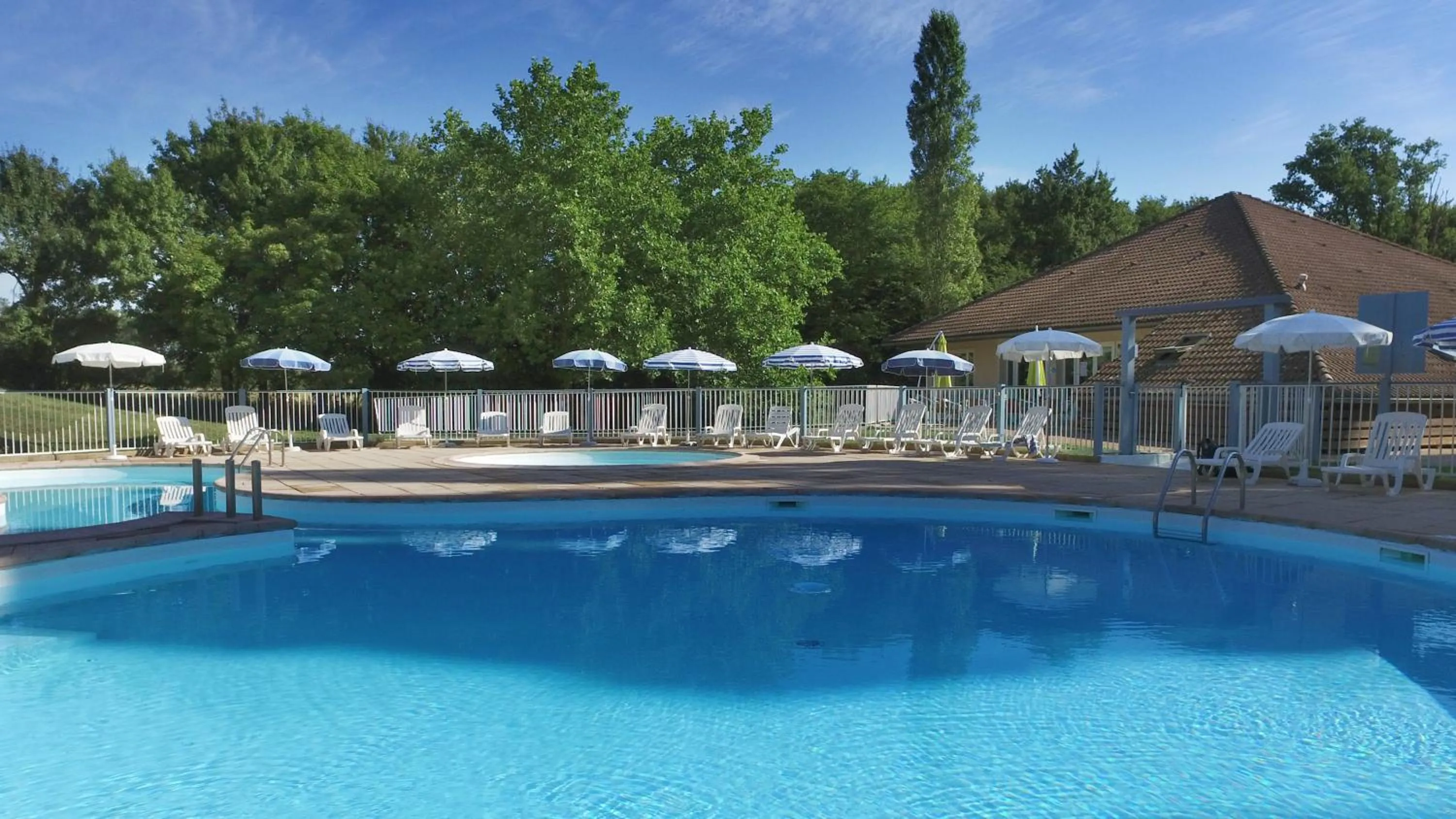 Swimming pool in VVF Bourgogne Auxois Morvan