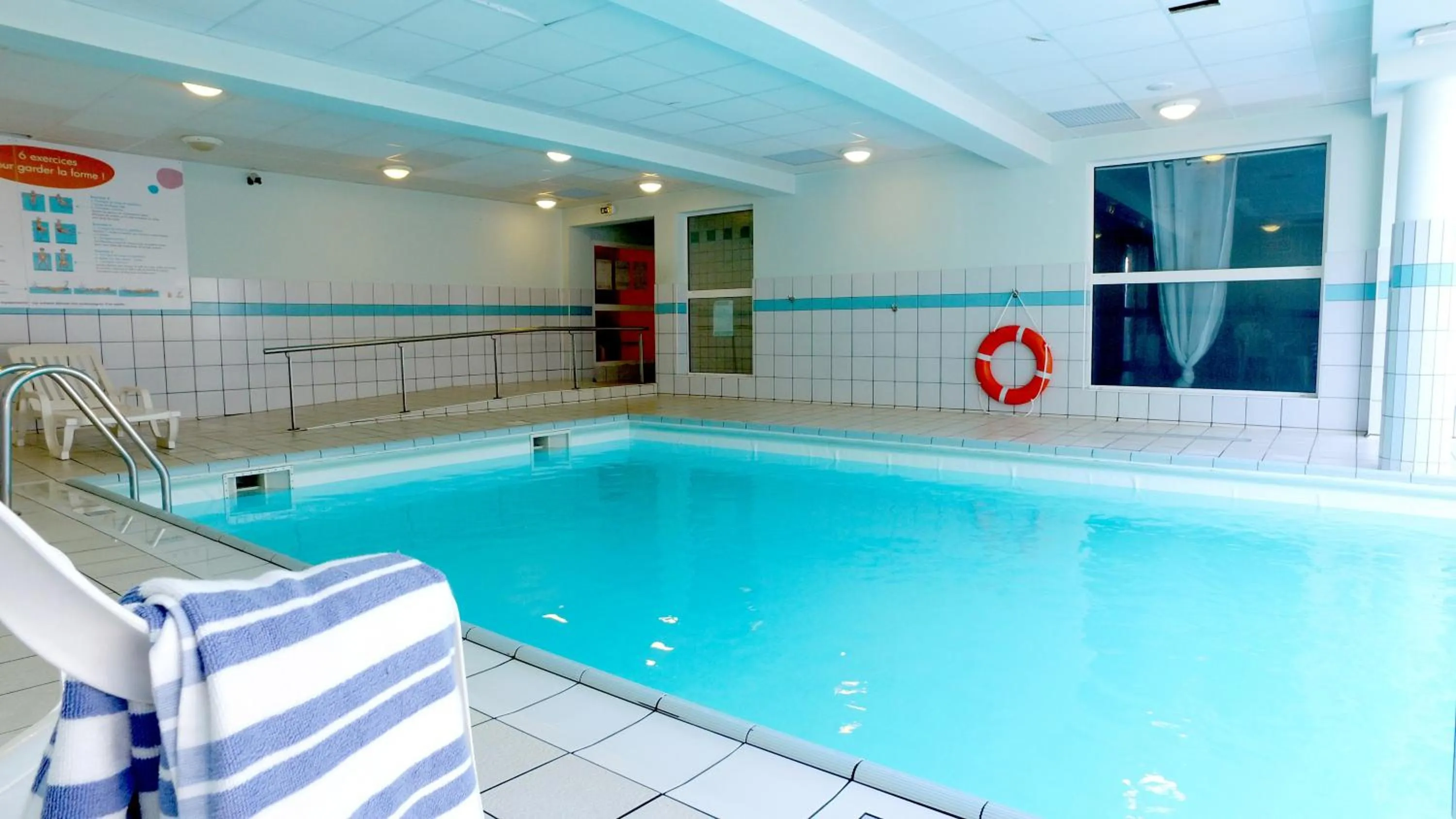 Swimming pool in VVF Bourgogne Auxois Morvan