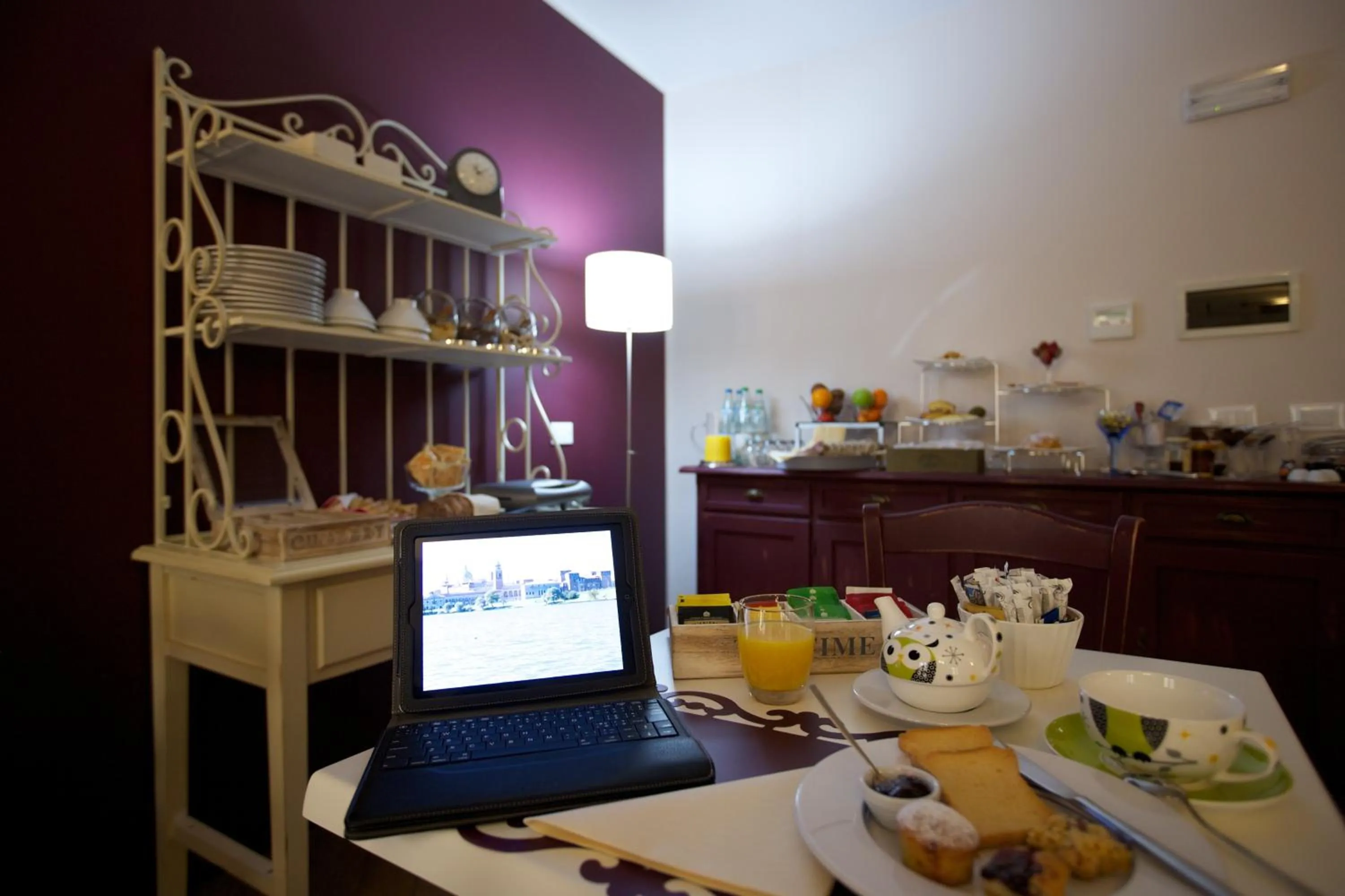 Food and drinks in Hotel Leon D'Oro