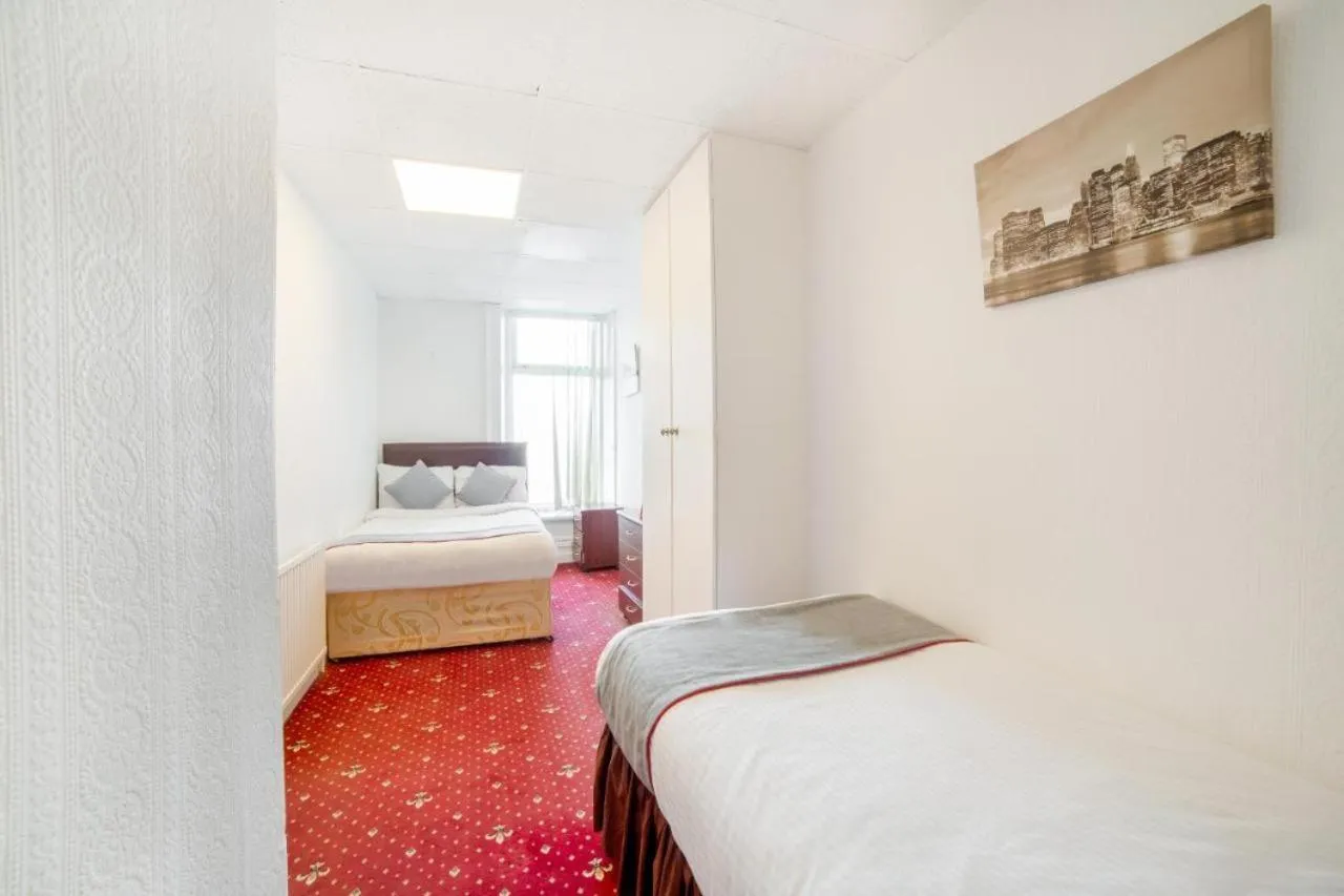 Bed in HOTEL BLUE OCEAN - Call For Cheap Prices - Check In Until 3AM