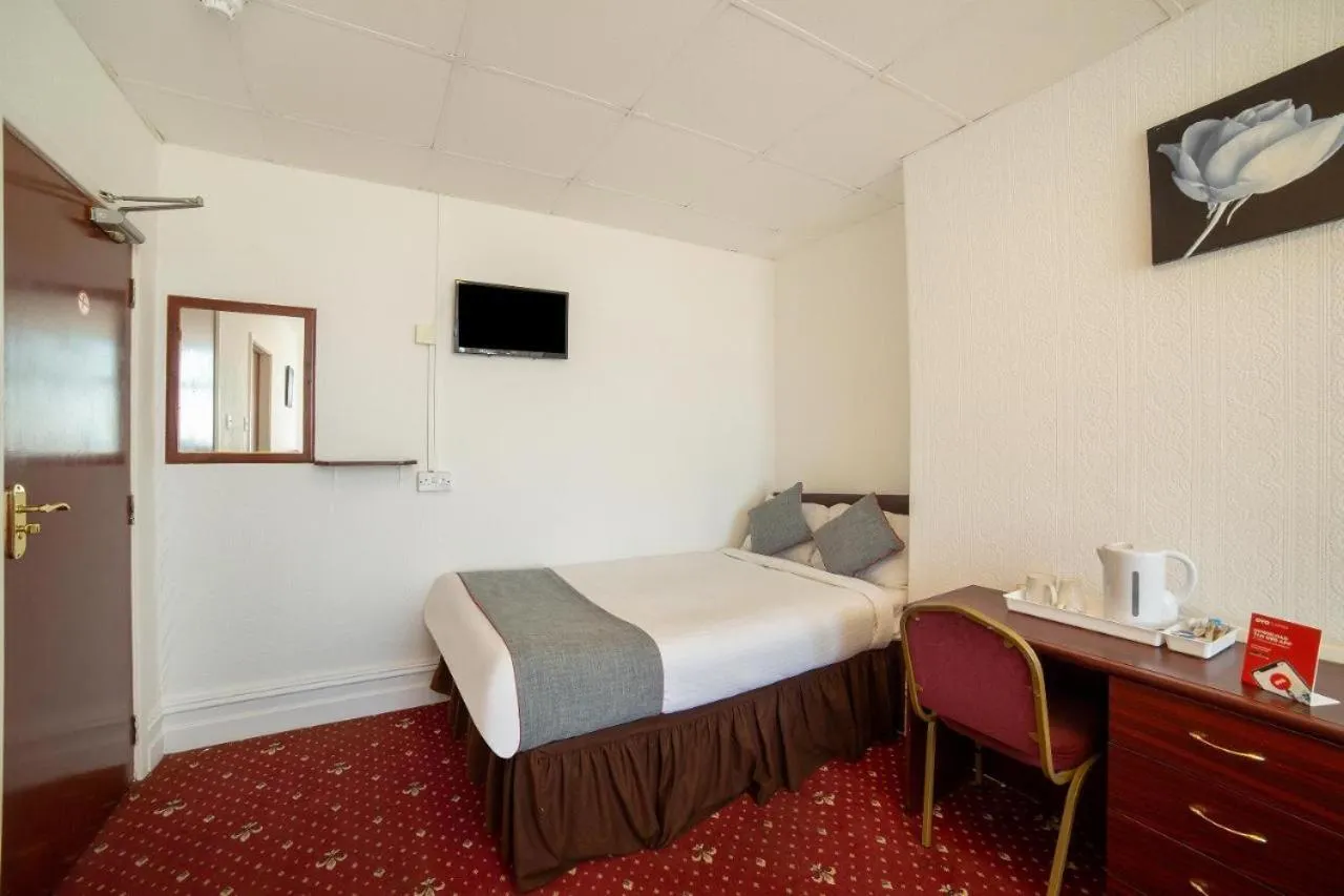 Bed in HOTEL BLUE OCEAN - Call For Cheap Prices - Check In Until 3AM