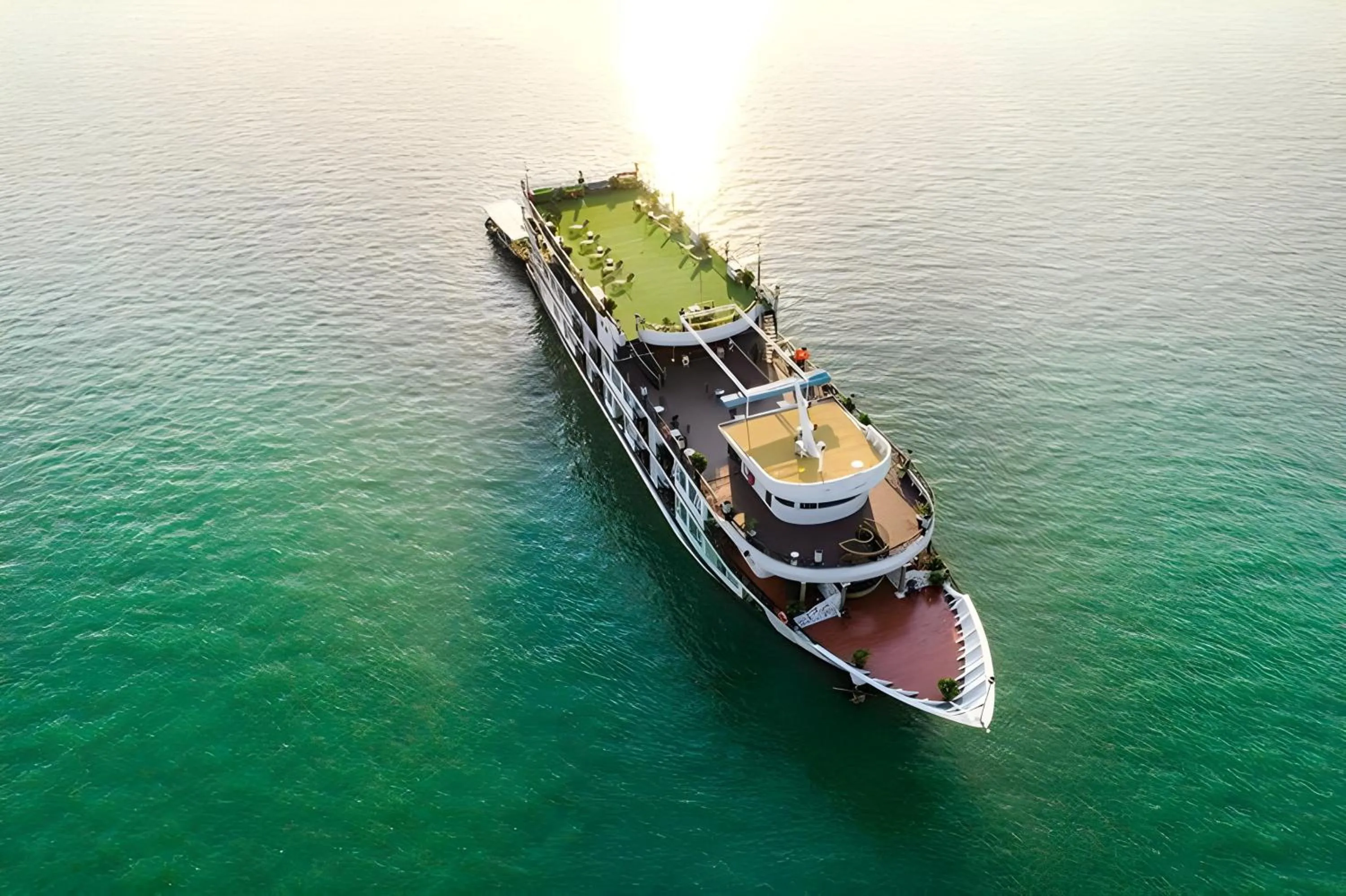 Property building in Verdure Lotus Grandeur Cruise on Ha Long Bay