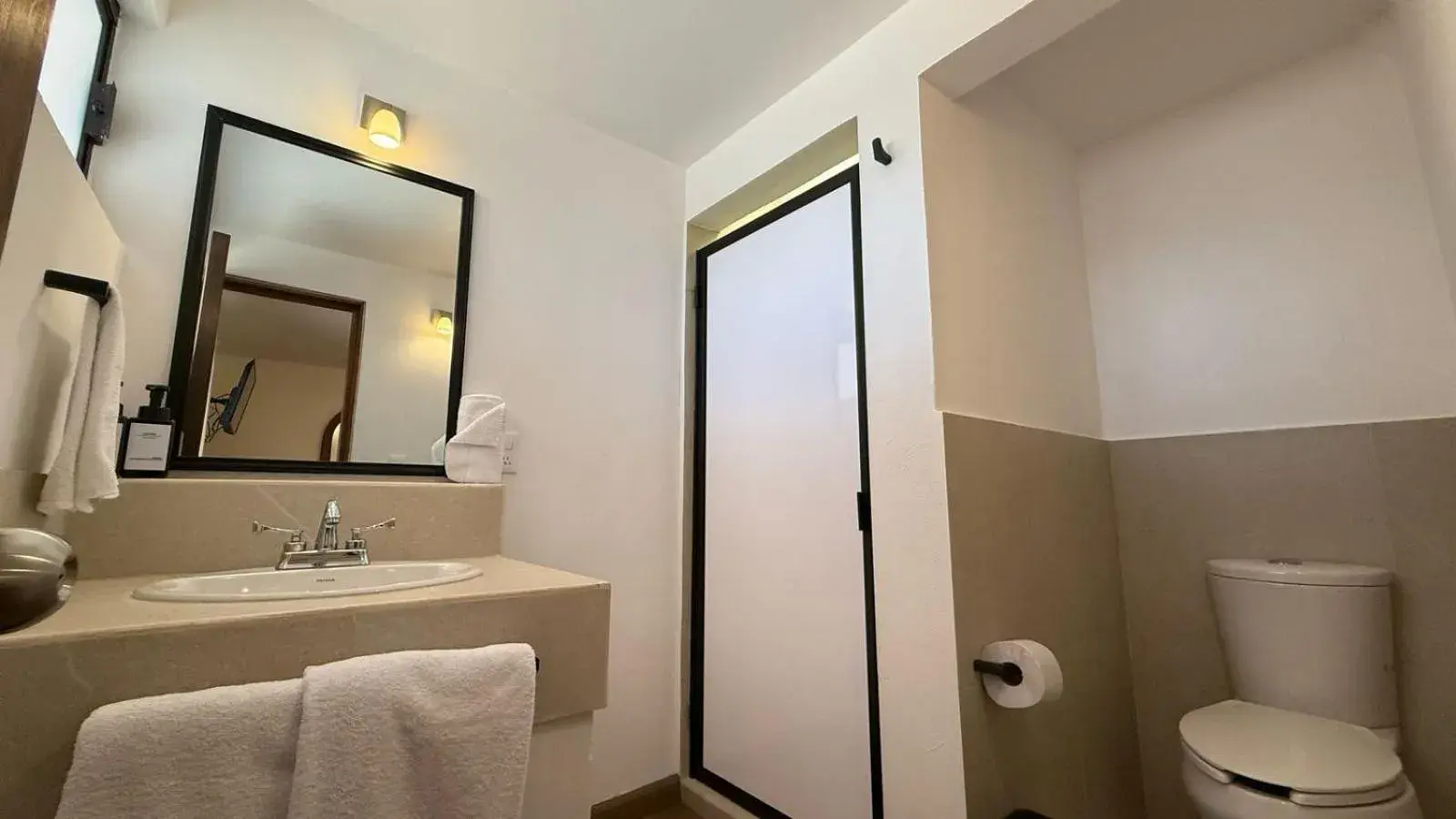 Queen Room - single occupancy in Hotel La Querencia Queen Room - single occupancy in Hotel La Querencia